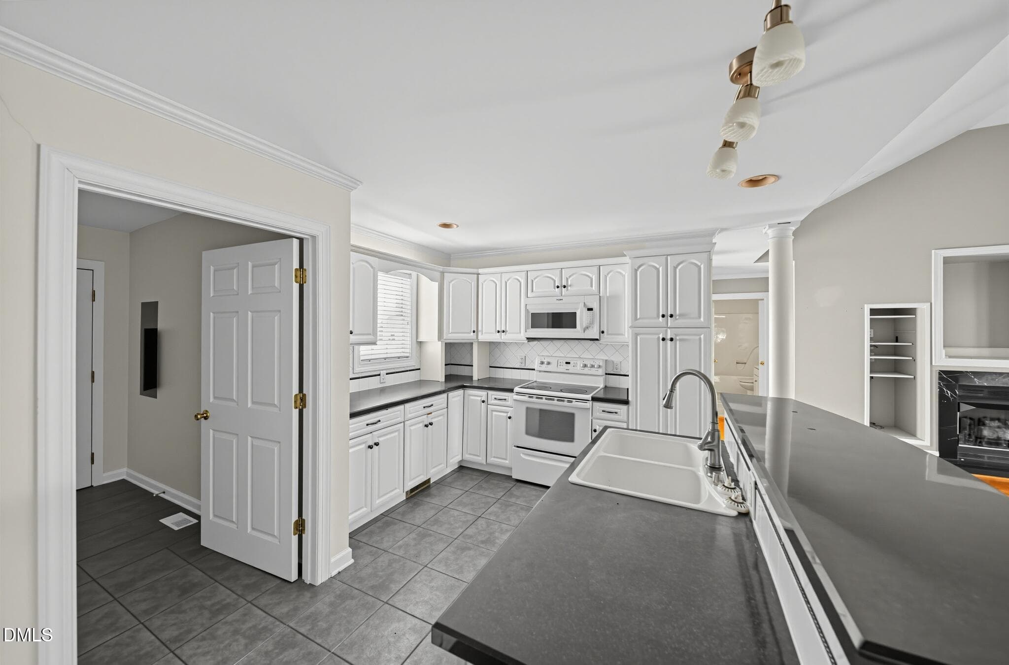 03_1108_Greenmeade_Ct-Kitchen-0118 - 1108 Greenmeade Court, Greenville, NC 27858