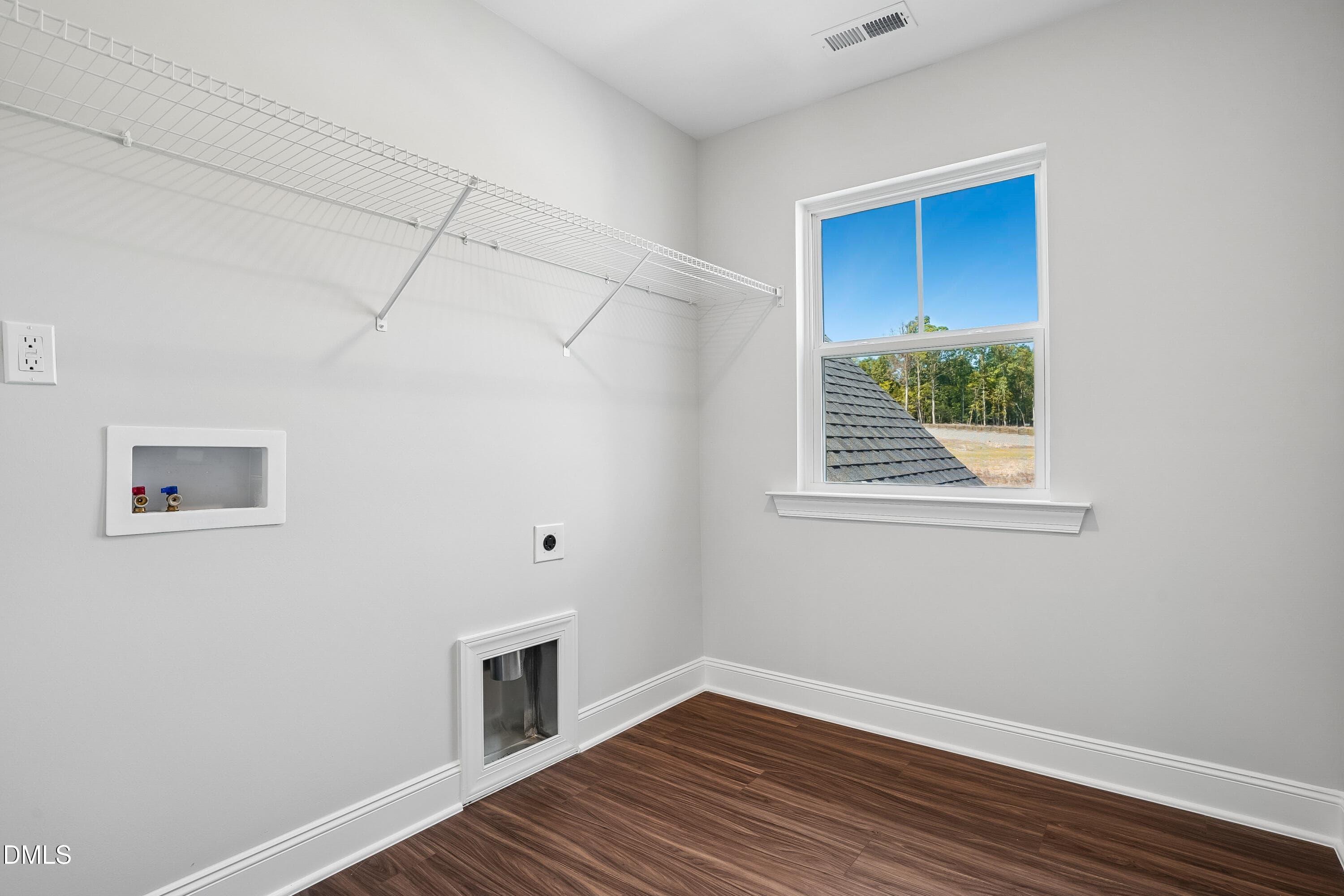 30-Laundry - 7209 Blue Run Lane, Raleigh, NC 27604, Raleigh