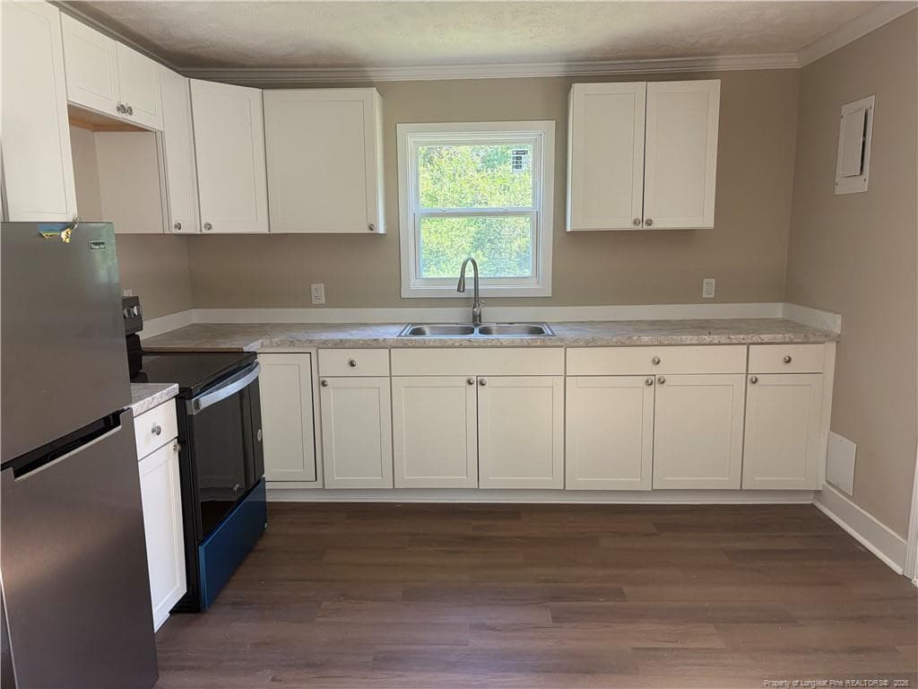 Photo 7 - 523 Oakwood Avenue, Raeford, NC 28376