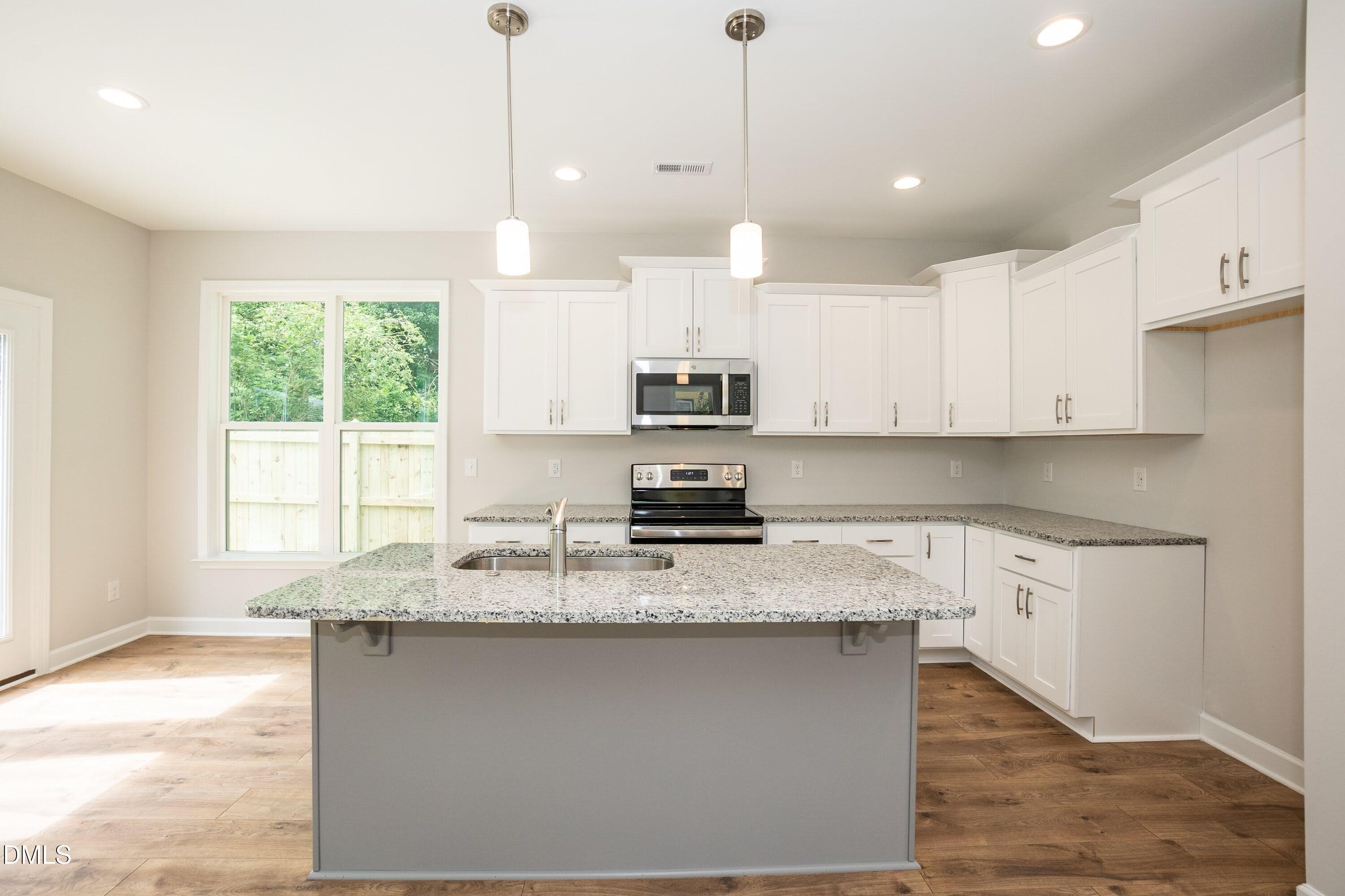 Kitchen 02 - 807 E Harnett Street, Dunn, NC 28334