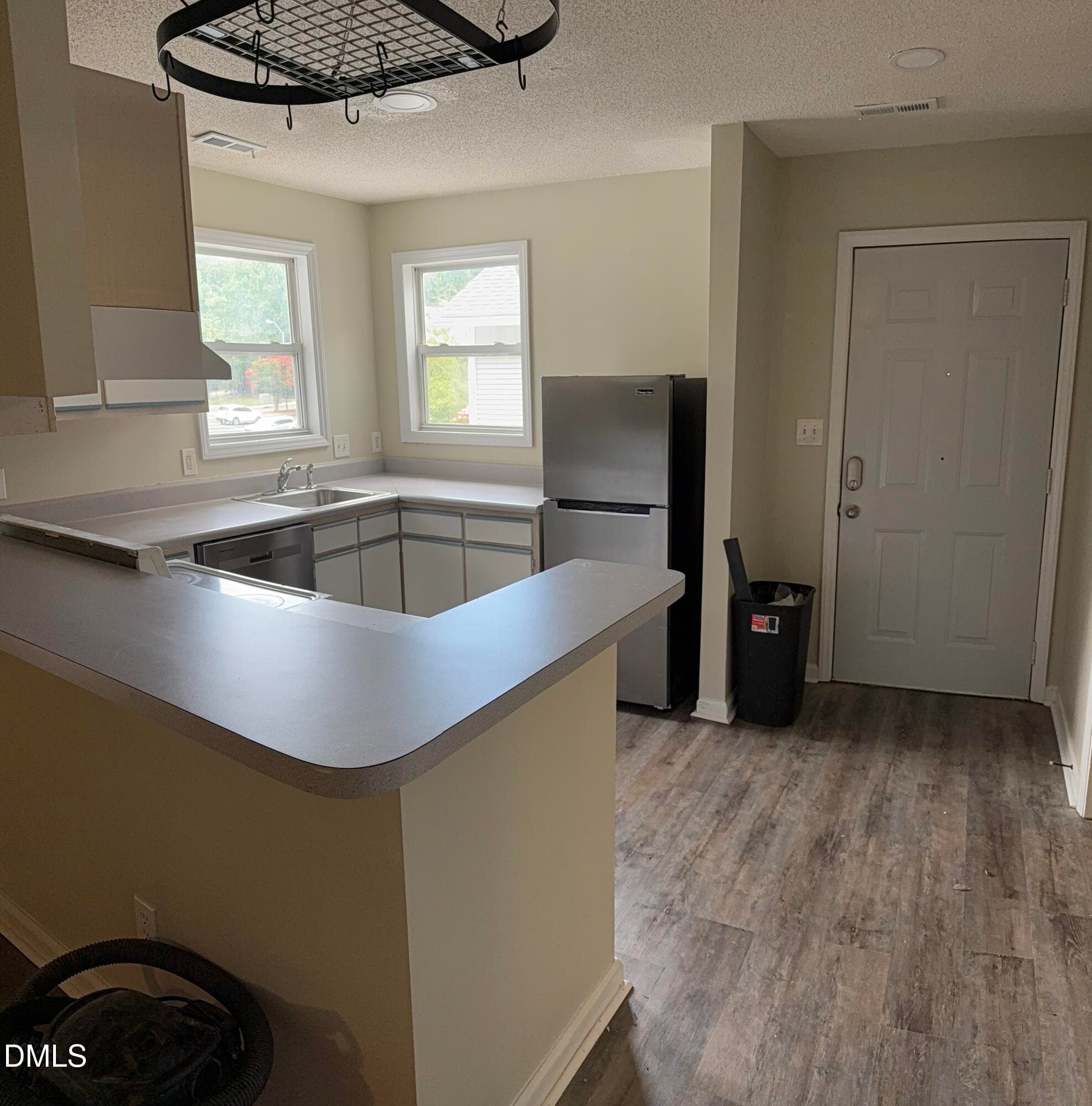 2) 76752-6a9a2b2072398 - 1130 Carlton Avenue 301, Raleigh, NC 27606