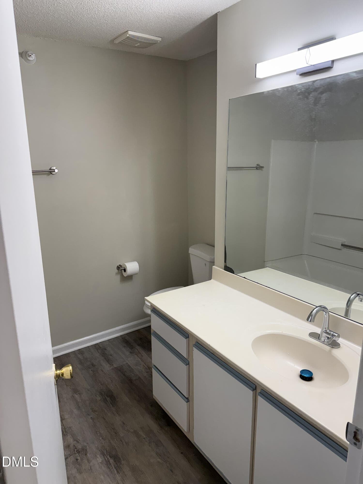5) 76752-6a9a2b30824de - 1130 Carlton Avenue 301, Raleigh, NC 27606
