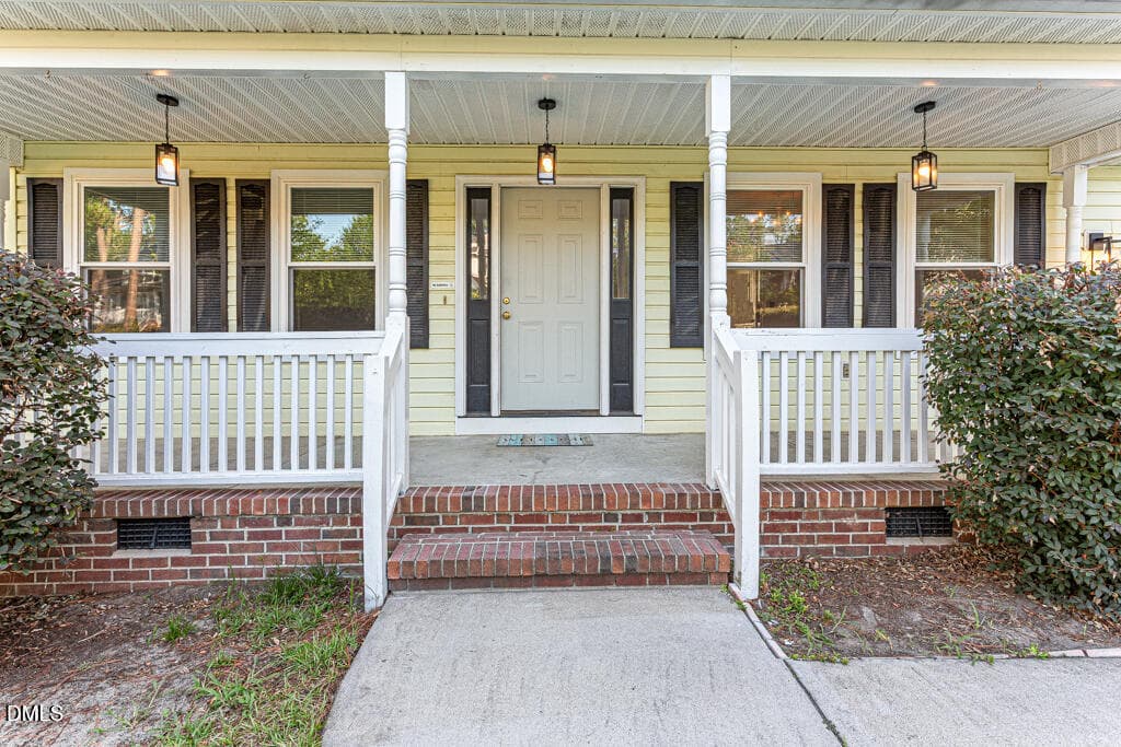 3) 74346-6a5bc6a6afce6 - 142 Richmond Park Drive, Cameron, NC 28326