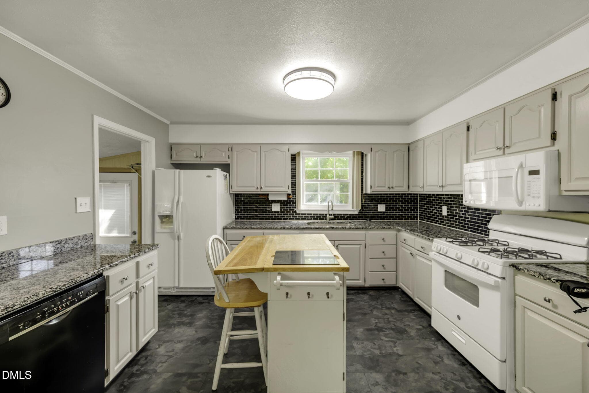 8-web-or-mls-_D2L7030 - 5064 Chesapeake Road, Fayetteville, NC 28311, Fayetteville