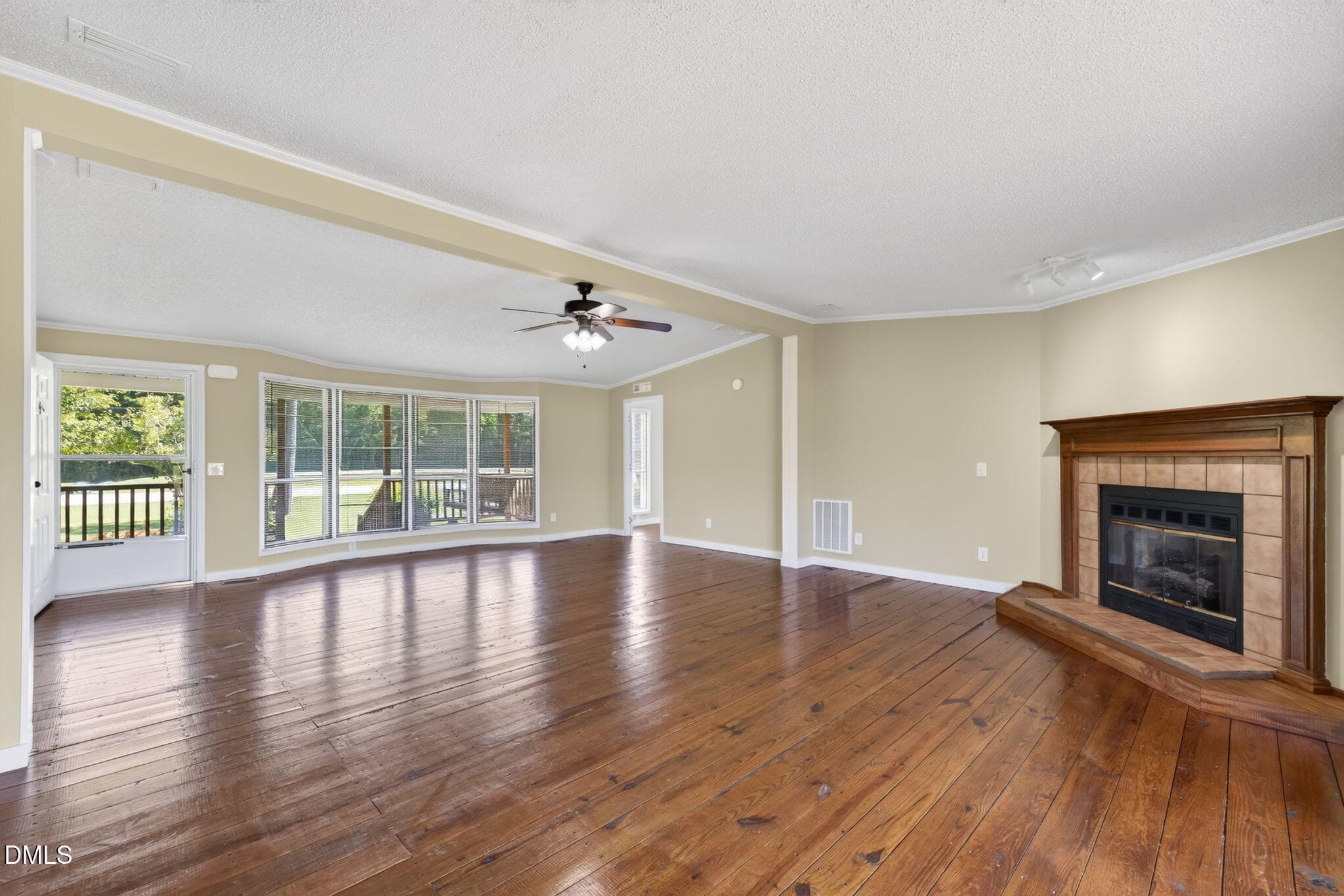 P02_Interior_FamilyRoom - 4676 Nc-50, Benson, NC 27504, Benson
