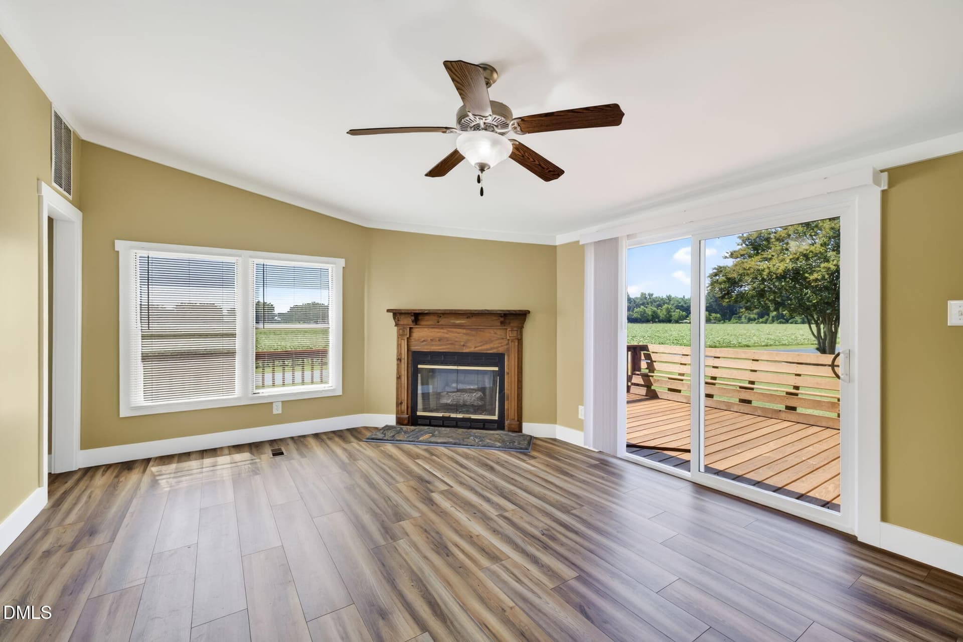 P03_Interior_FamilyRoom - 4676 Nc-50, Benson, NC 27504