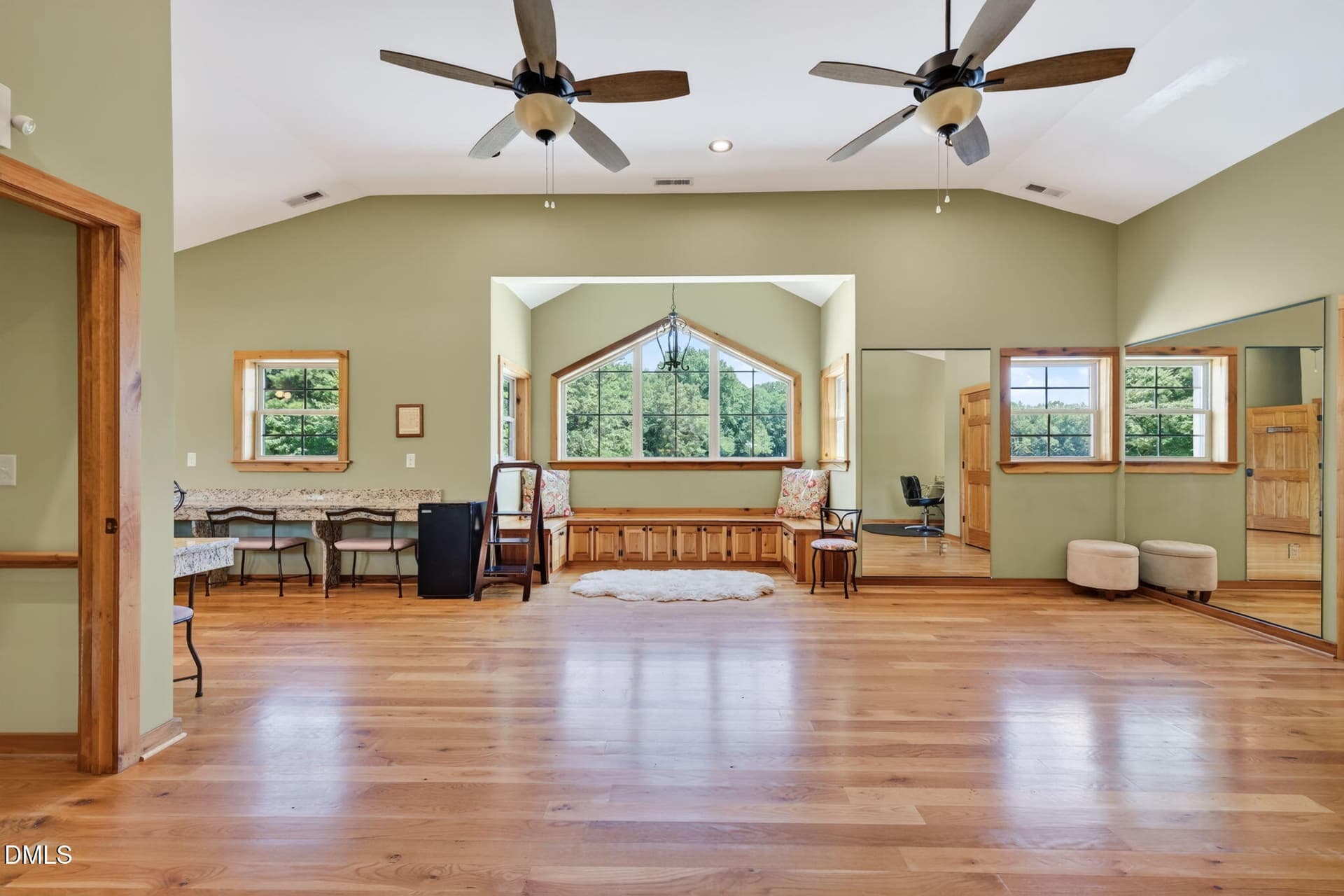 P05_Venue_Interior_ BridalSuite_07 - 4676 Nc-50, Benson, NC 27504