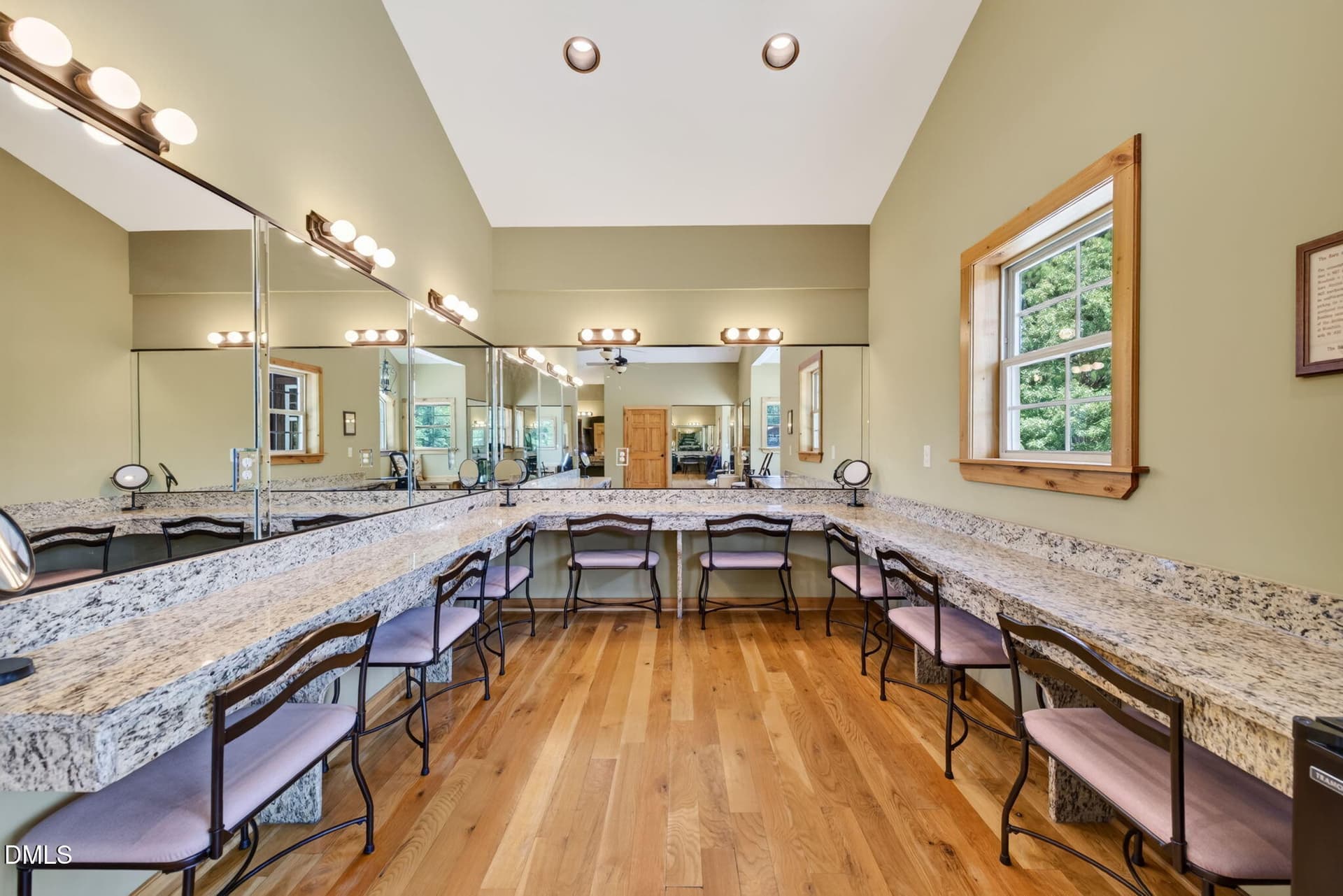 P05_Venue_Interior_ BridalSuite_08 - 4676 Nc-50, Benson, NC 27504
