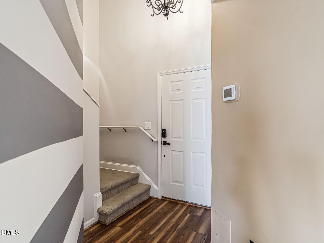 009-1280x960-foyer - 614 Capital Boulevard 222, Raleigh, NC 27603, Raleigh