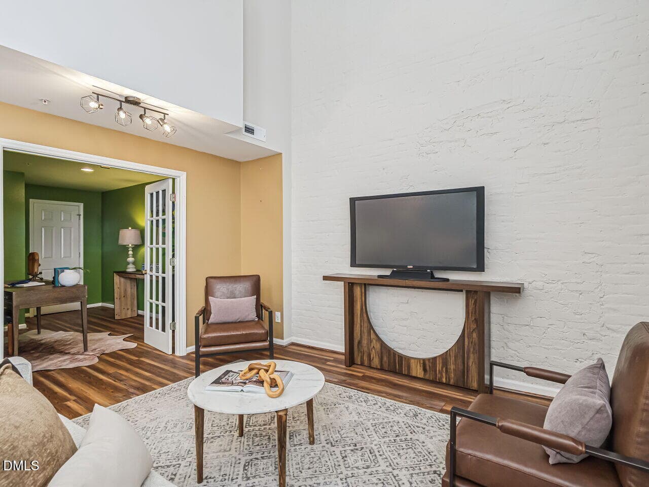 013-1280x960-living-room - 614 Capital Boulevard 222, Raleigh, NC 27603, Raleigh