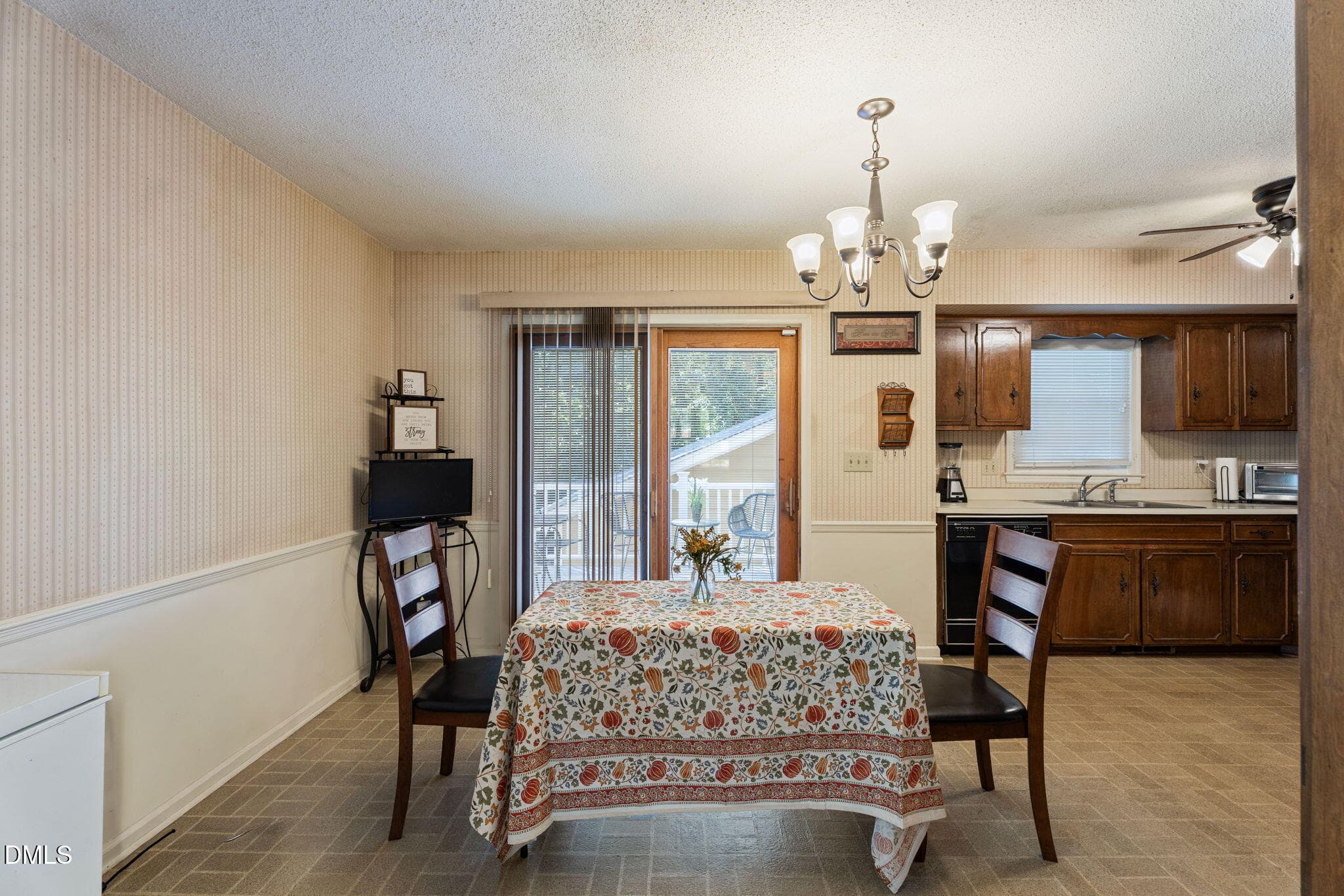 22-web-or-mls-DSC09425 - 301 November Street, Garner, NC 27529, Garner