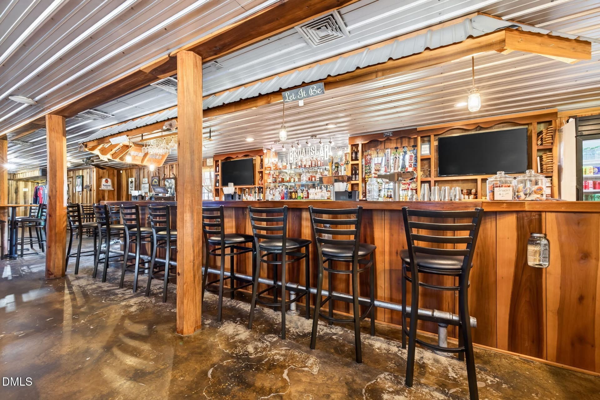 P16_TastingBar_Interior_Bar - 4870 Nc-50 S, Benson, NC 27504