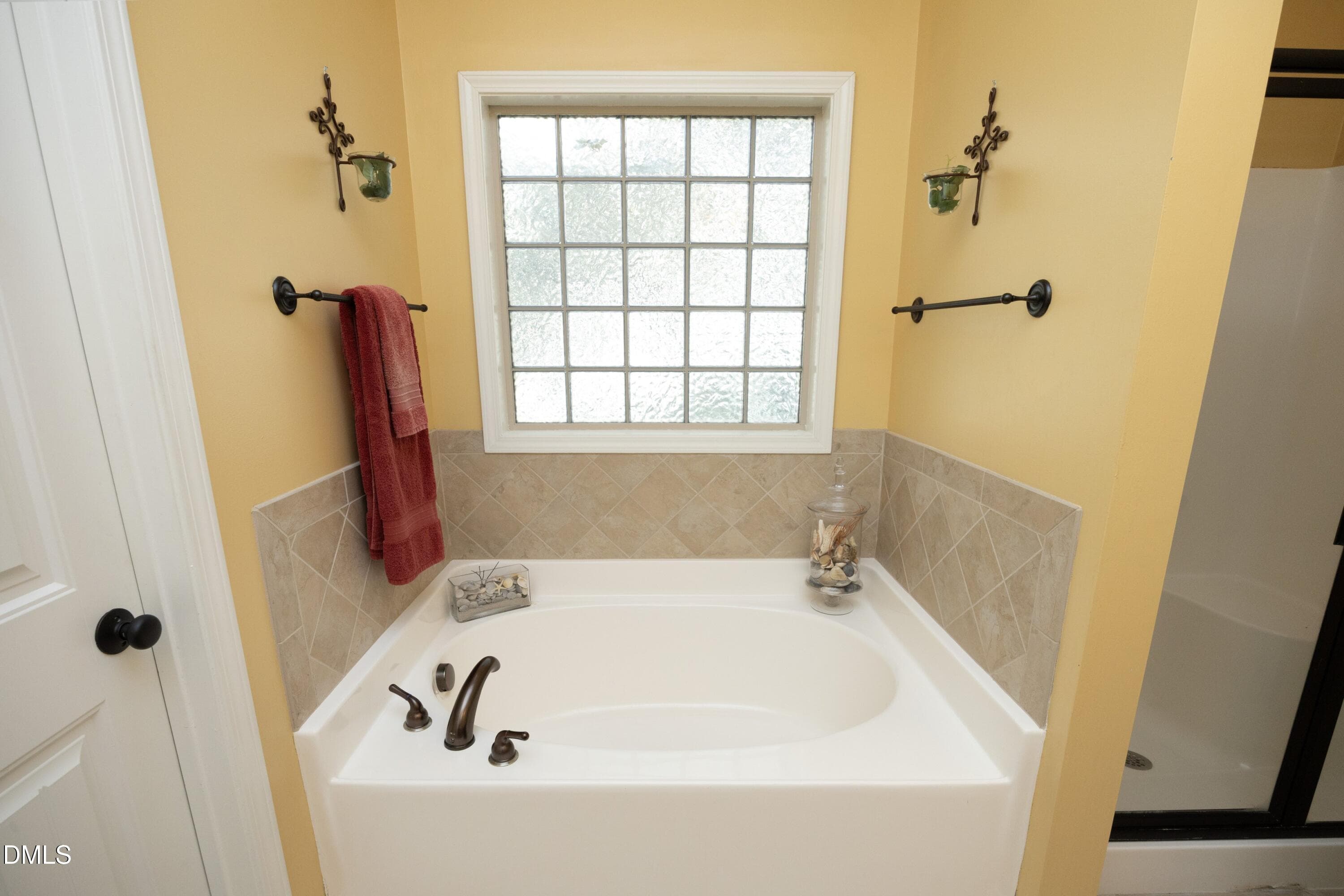 22Bath - 2953 Britmass Drive, Raleigh, NC 27616, Raleigh