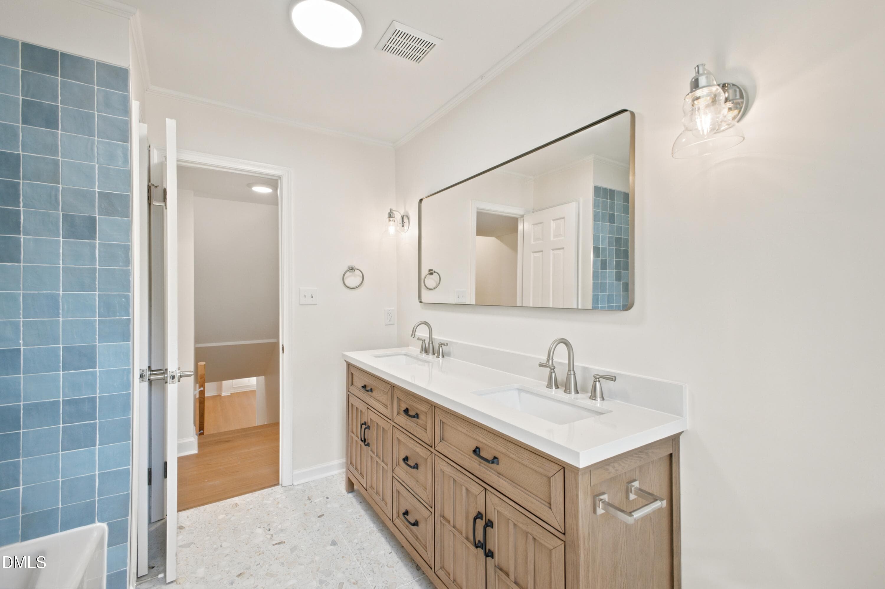 Shared Full Bath - 2113 Port Royal Road, Raleigh, NC 27609, Raleigh