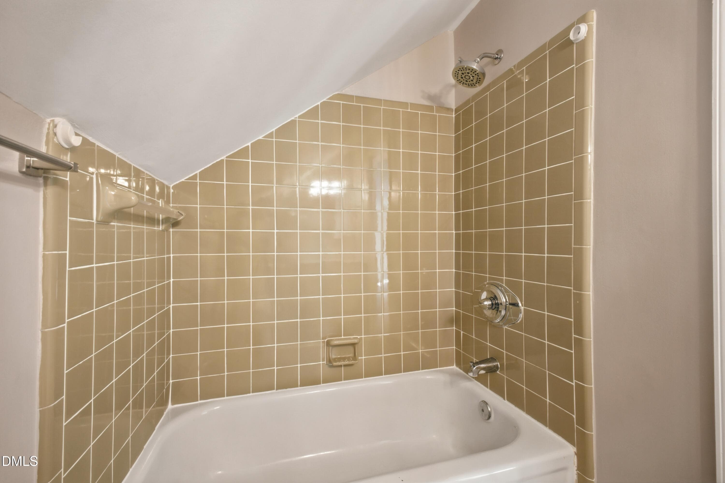 Third Floor Full Bath - 2113 Port Royal Road, Raleigh, NC 27609, Raleigh