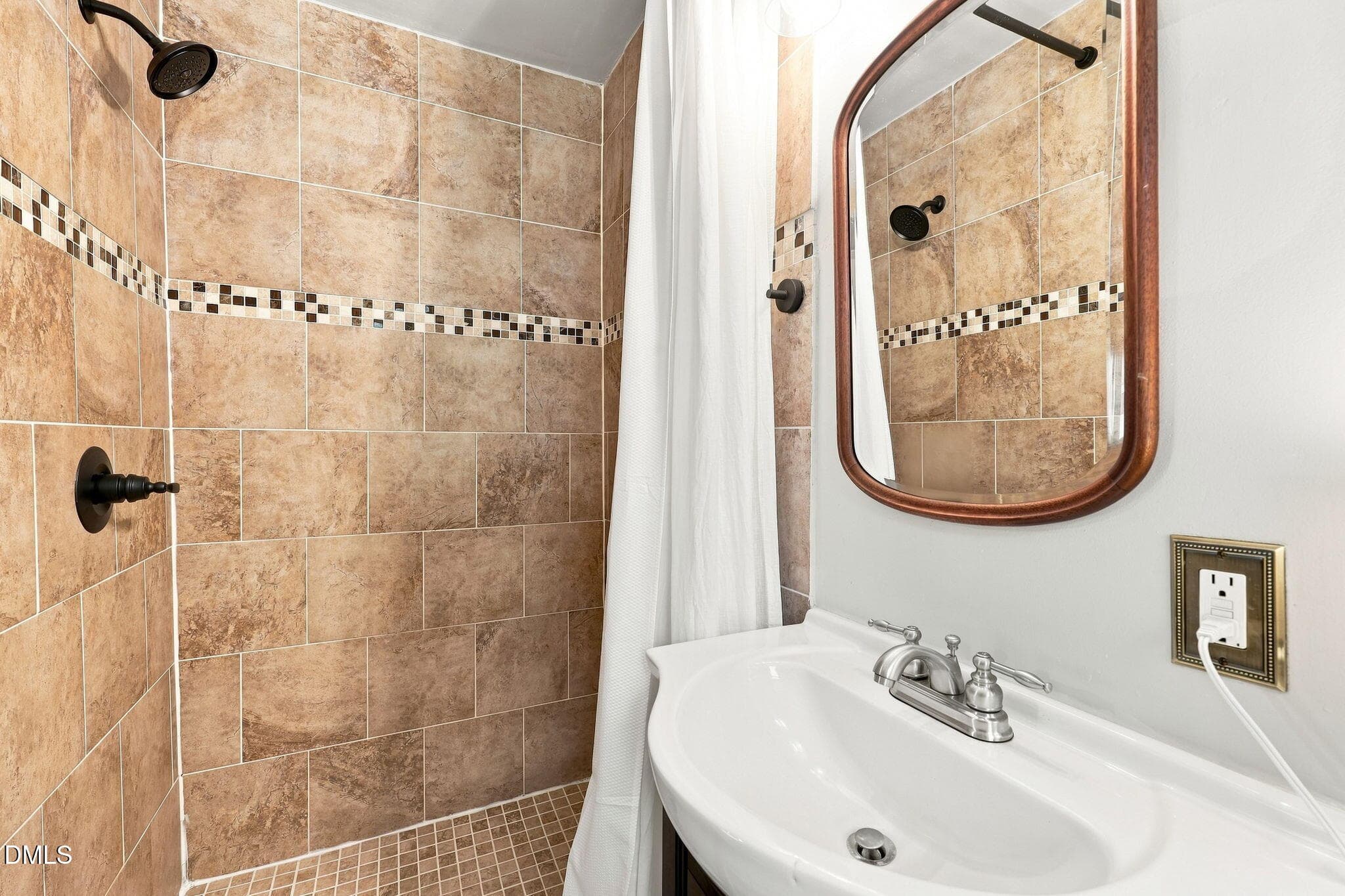 22-web-or-mls-IMG_7560 - 913 Greenwich Street, Raleigh, NC 27610, Raleigh