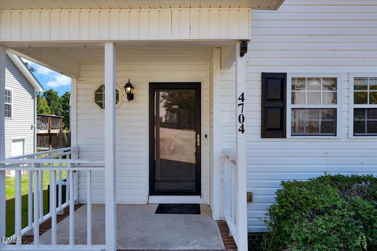 04-4704 Windblown Ct-4 - 4704 Windblown Court, Raleigh, NC 27616, Raleigh
