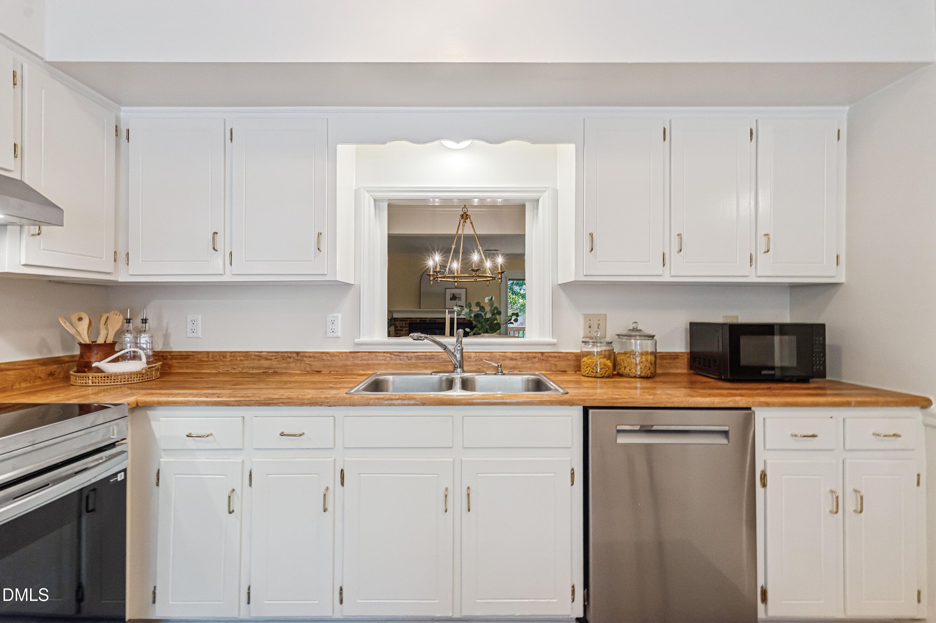 virtual-tour-160449-photo-17890768623230 - 1523 Woodcroft Drive, Raleigh, NC 27609, Raleigh