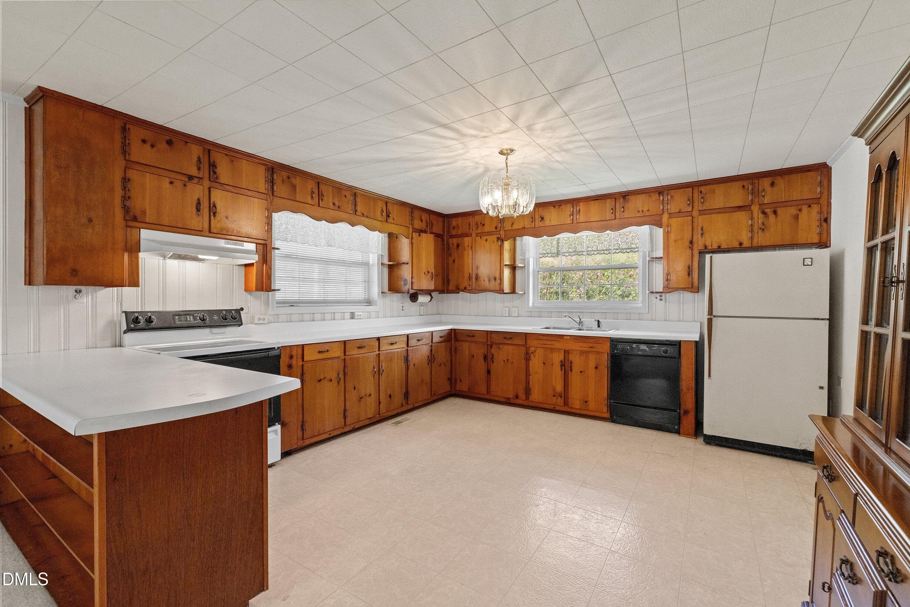 Kitcehn pic 2 - 2307 Us 70-a E, Pine Level, NC 27568