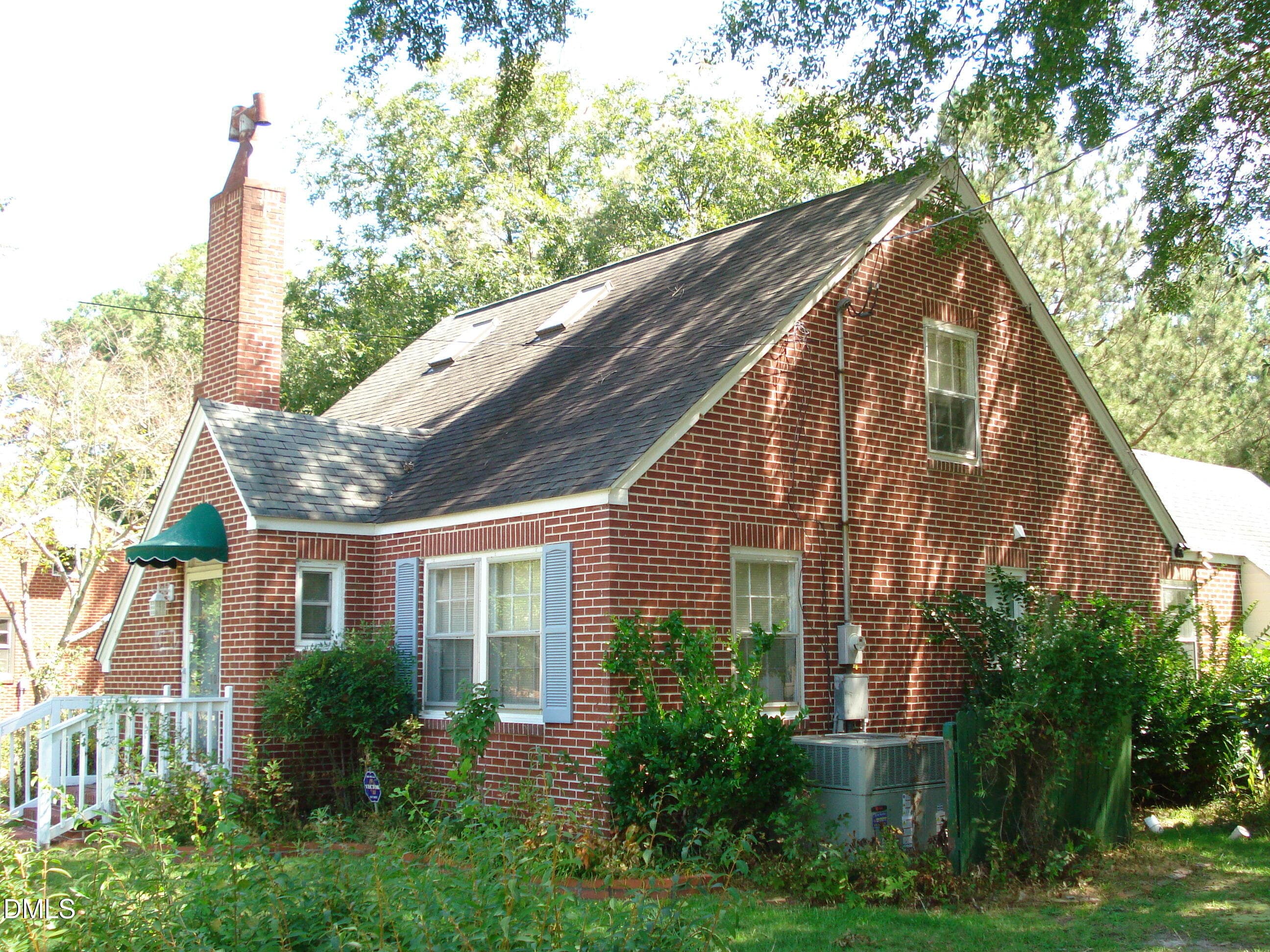 DSC09778 - 700 N Raiford Street, Selma, NC 27576