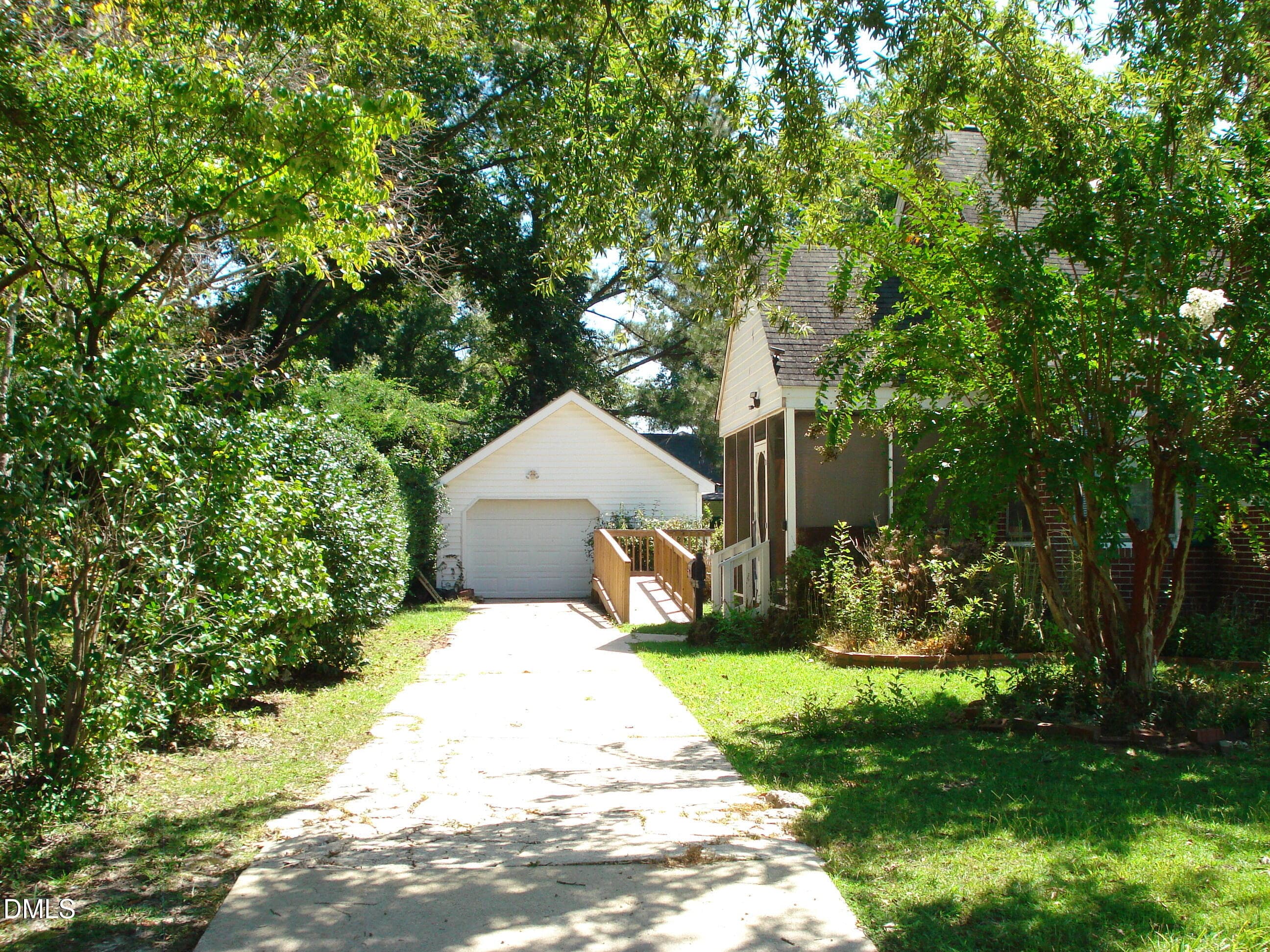DSC09787 - 700 N Raiford Street, Selma, NC 27576