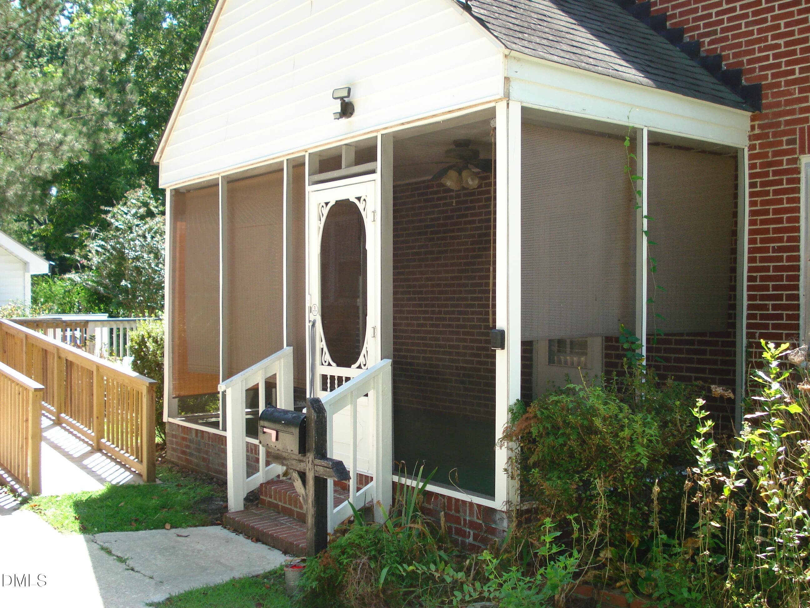 DSC09788 - 700 N Raiford Street, Selma, NC 27576