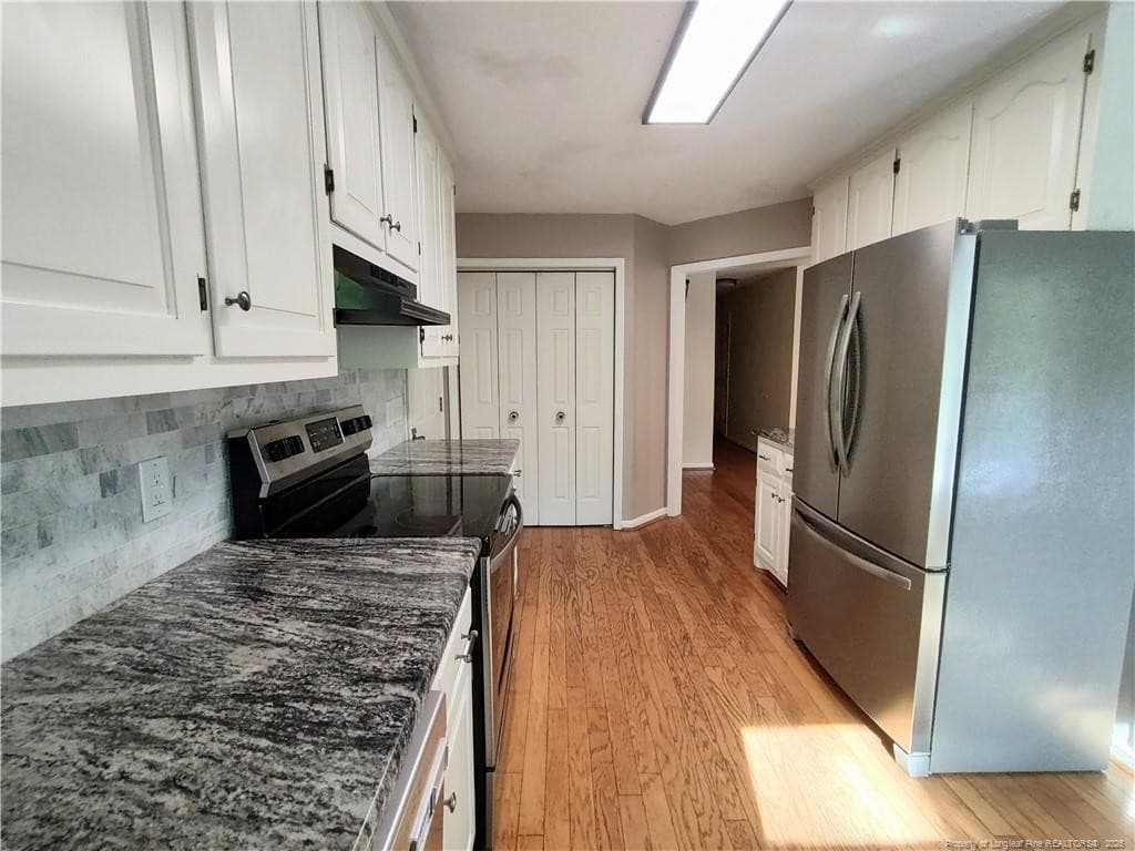 all appliances remain - 1455 Carolina Drive, Sanford, NC 27332