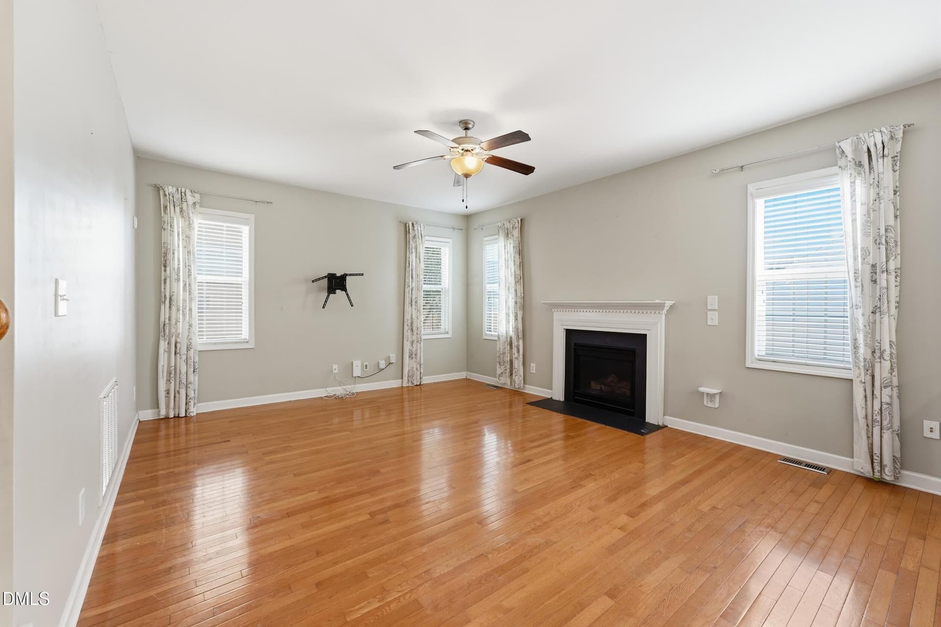 7 - Living Room - 213 Butterbiggins - 213 Butterbiggins Lane, Apex, NC 27539