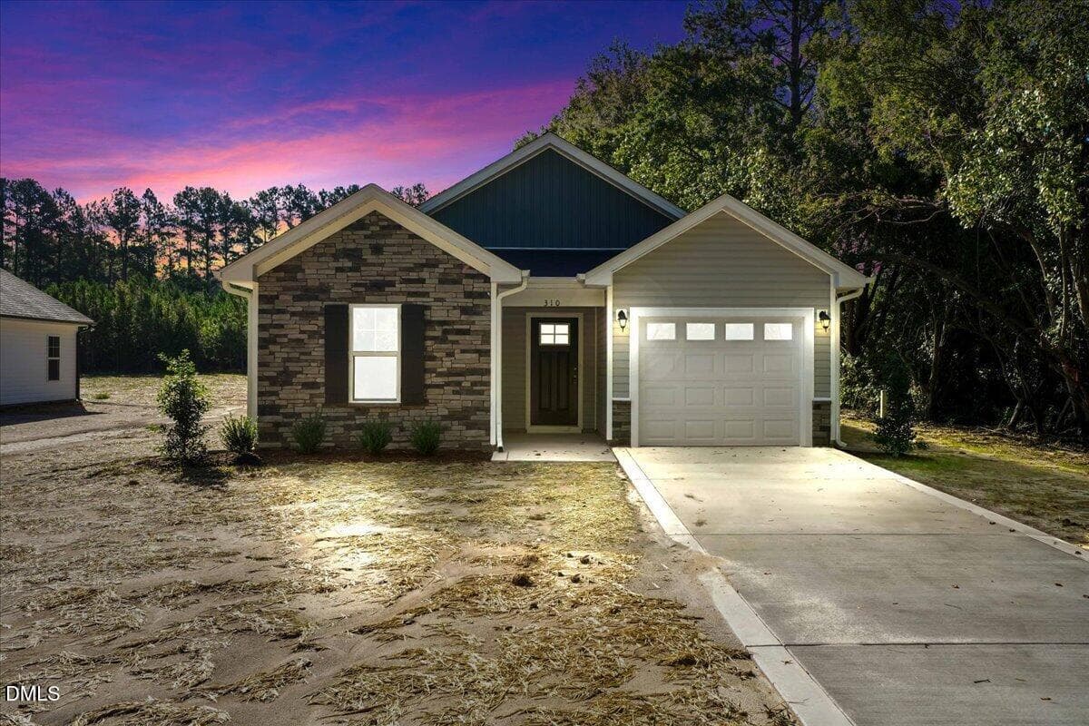 02-310 E Howard St-2 - 310 E Howard Street, Roseboro, NC 28382