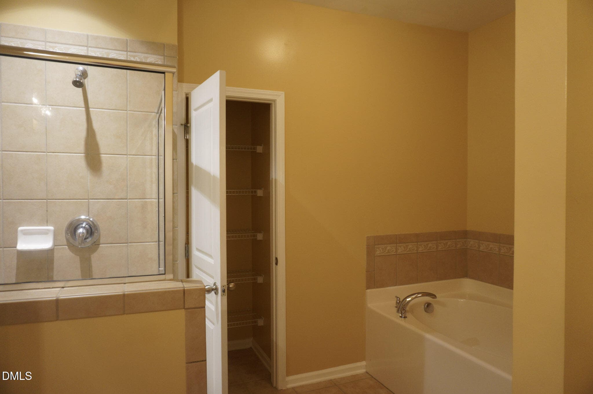 DSC02931 - 5455 Crescentview Parkway 5455, Raleigh, NC 27606, Raleigh