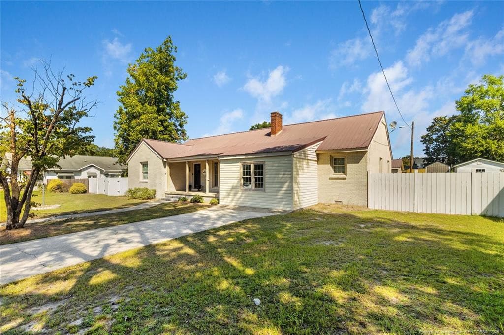 Photo 5 - 410 W Mclean Street, St. Pauls, NC 28384
