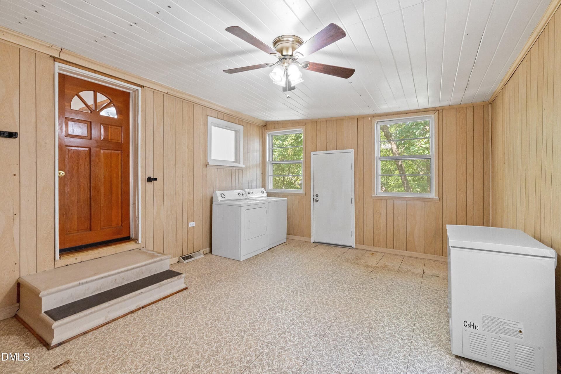 39-302 W E St_9006 - 302 W E Street, Erwin, NC 28339