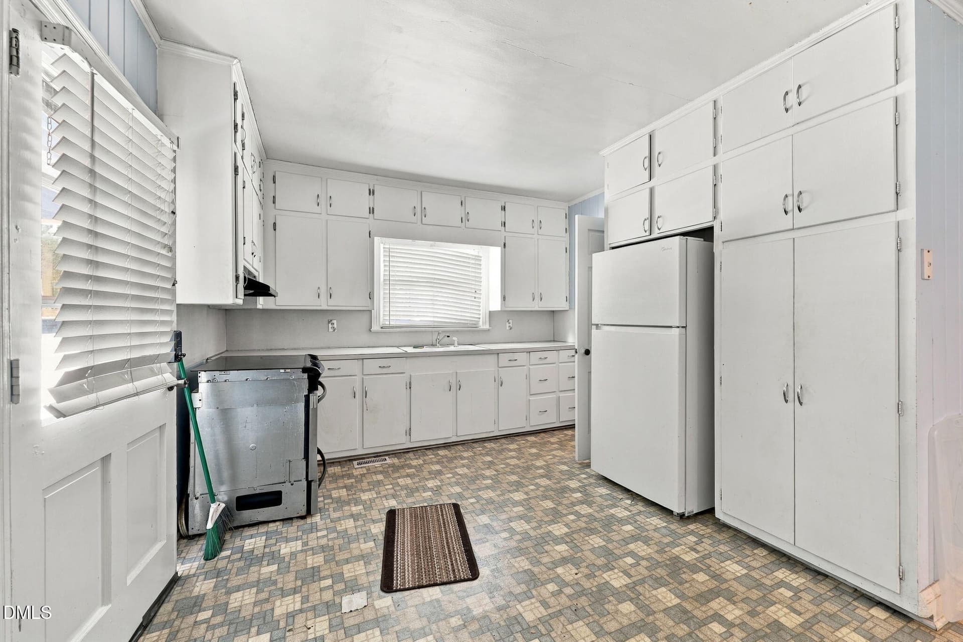 27-web-or-mls-IMG_8400 - 400 N Sumner Street, Selma, NC 27576