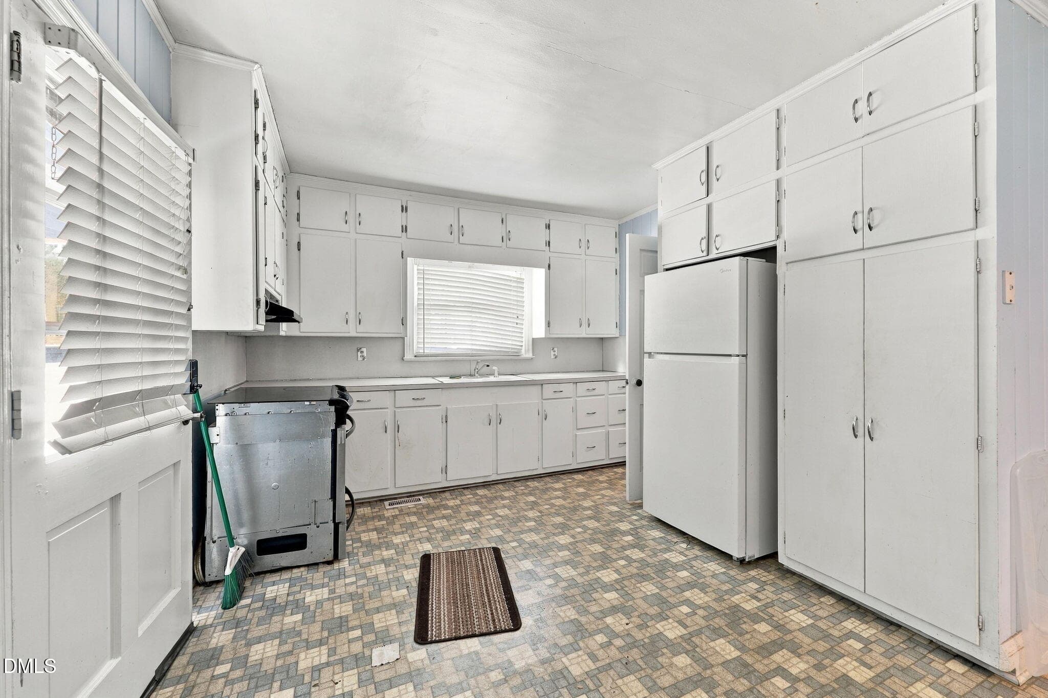 27-web-or-mls-IMG_8400 - 400 N Sumner Street, Selma, NC 27576
