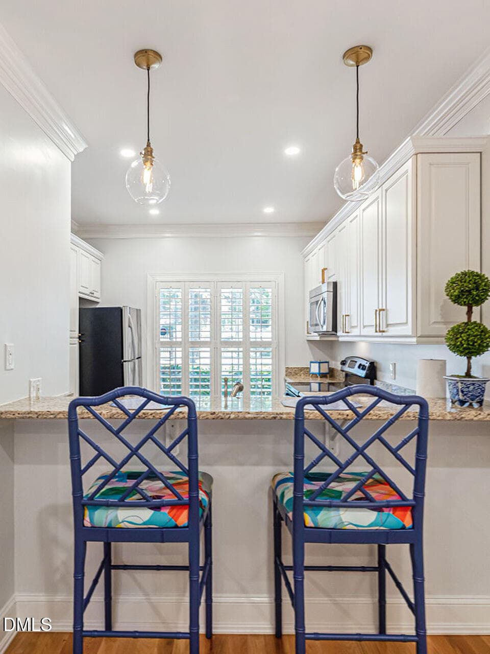 Dining Bar - 1406 Governors Court, Raleigh, NC 27604