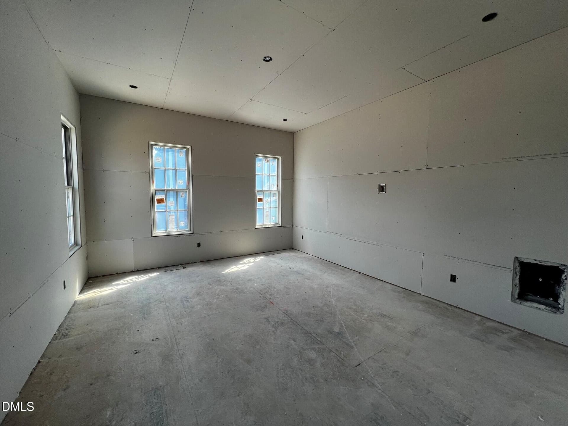 primary bed - 1343 Eldon Circle, Durham, NC 27707