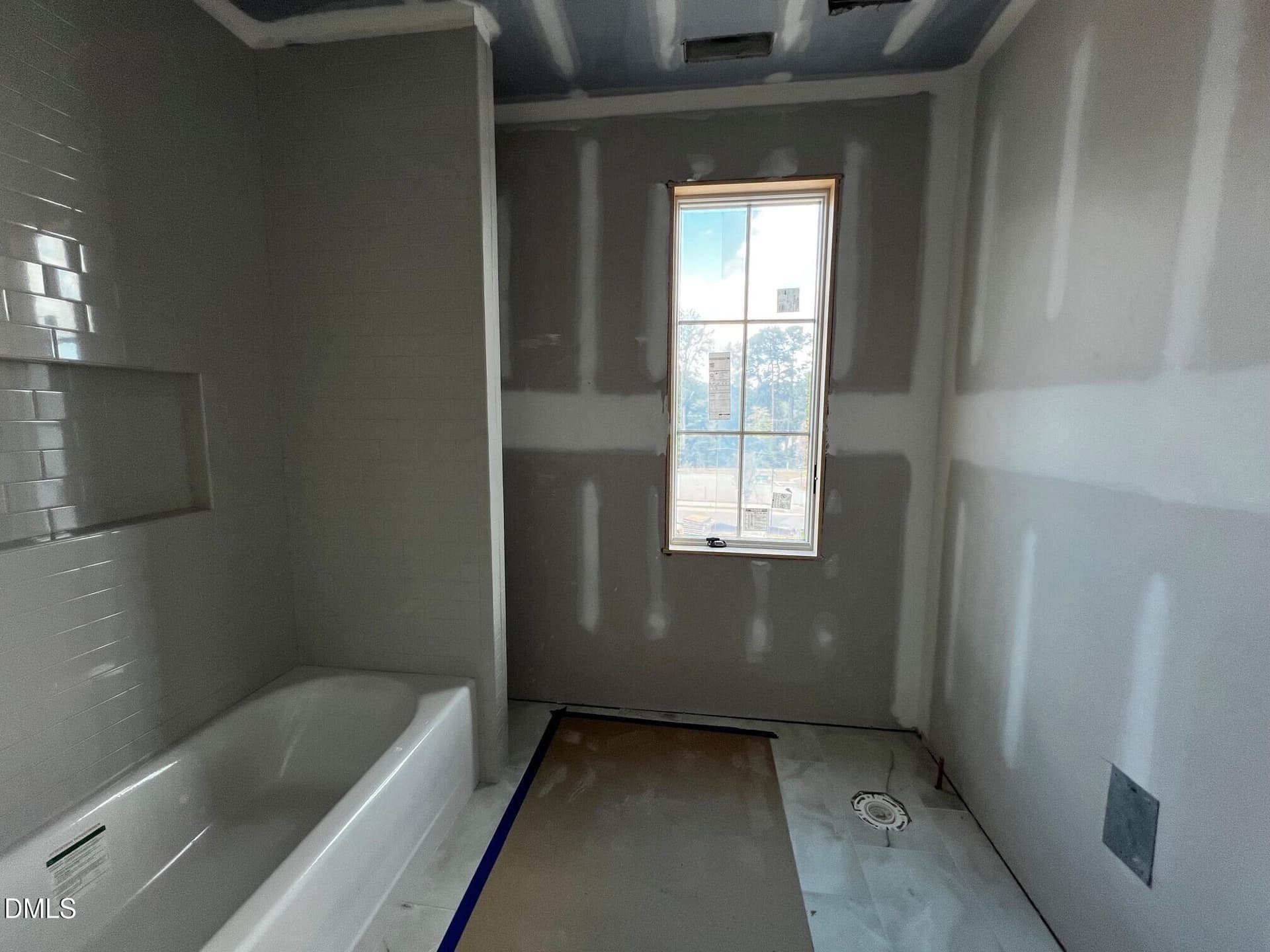 2nd floor hall bath - 1300 Eldon Circle, Durham, NC 27707