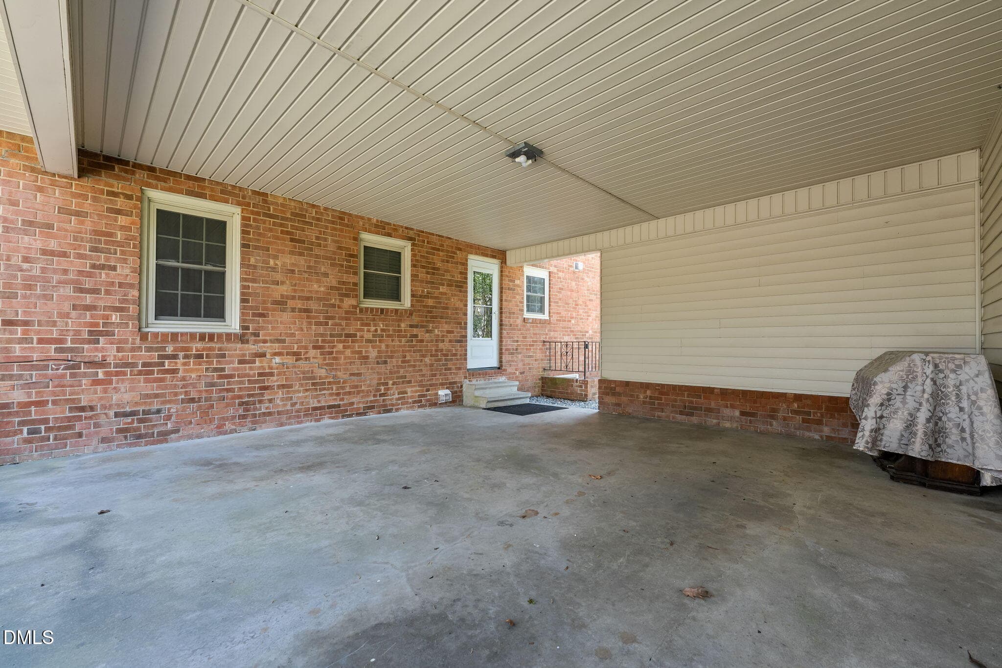 25-web-or-mls-ROB04026 - 301 Jones Street, Graham, NC 27253