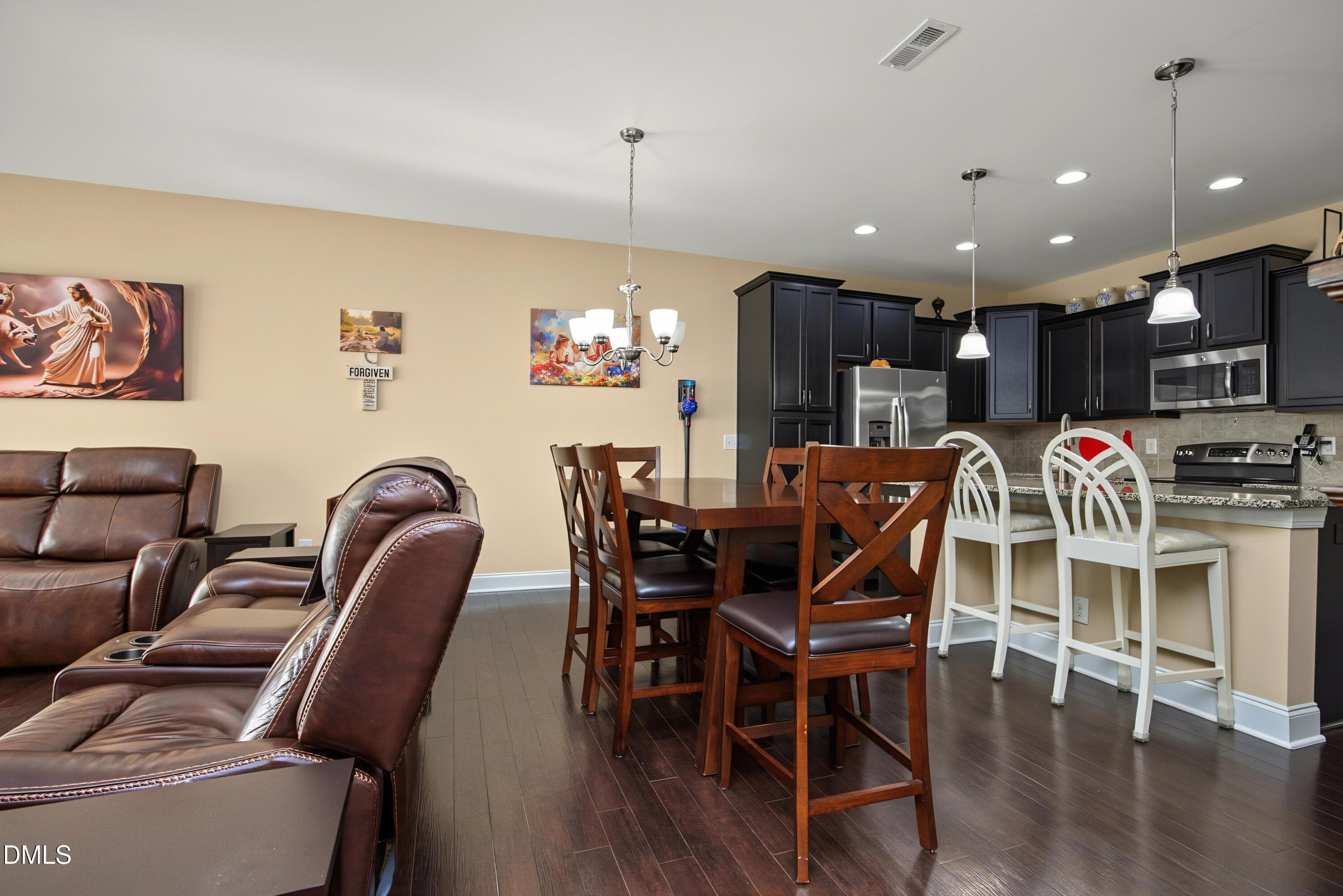 Dinning - 148 Token House Road, Durham, NC 27703, Durham