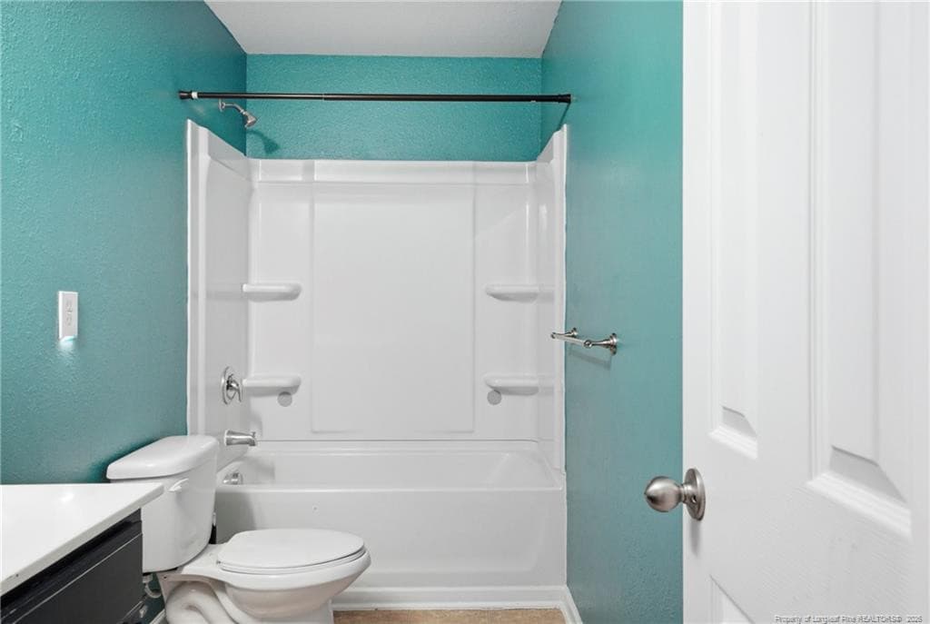 upstairs hall bath - 620 Magnificent Avenue, Fayetteville, NC 28306, Fayetteville