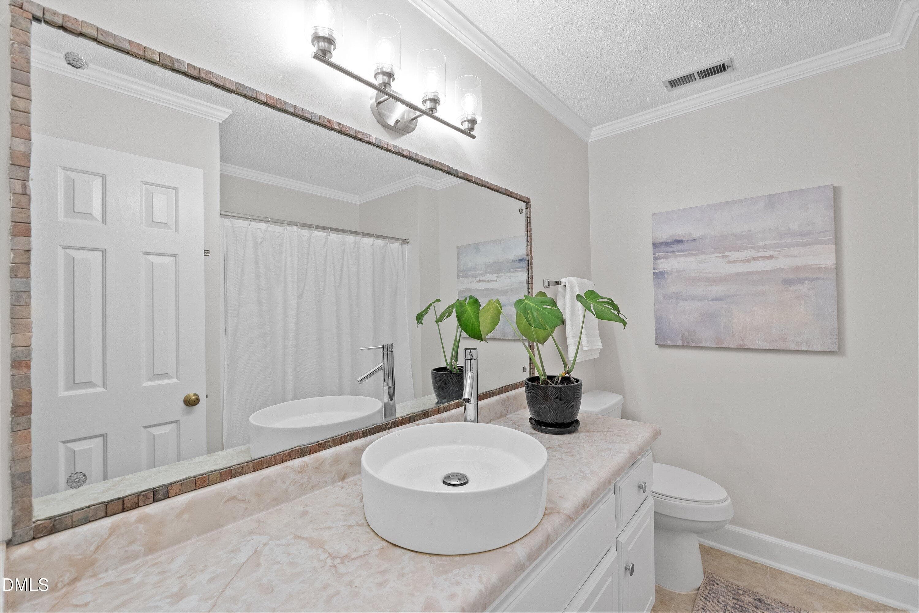 Large second bathroom - 129 Hedgerow Court, Cary, NC 27513