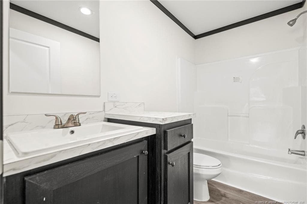 Guest bath with extended counter top - 18201 Barnes Bridge Road, Laurinburg, NC 28302, Laurinburg