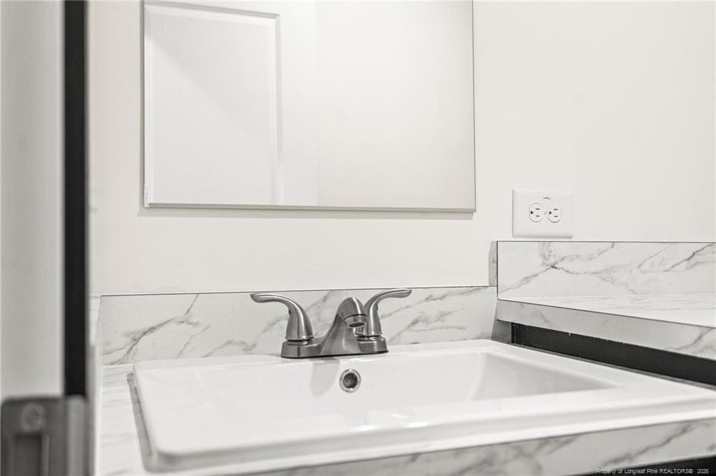 Guest bath with extended counter top - 18201 Barnes Bridge Road, Laurinburg, NC 28302, Laurinburg