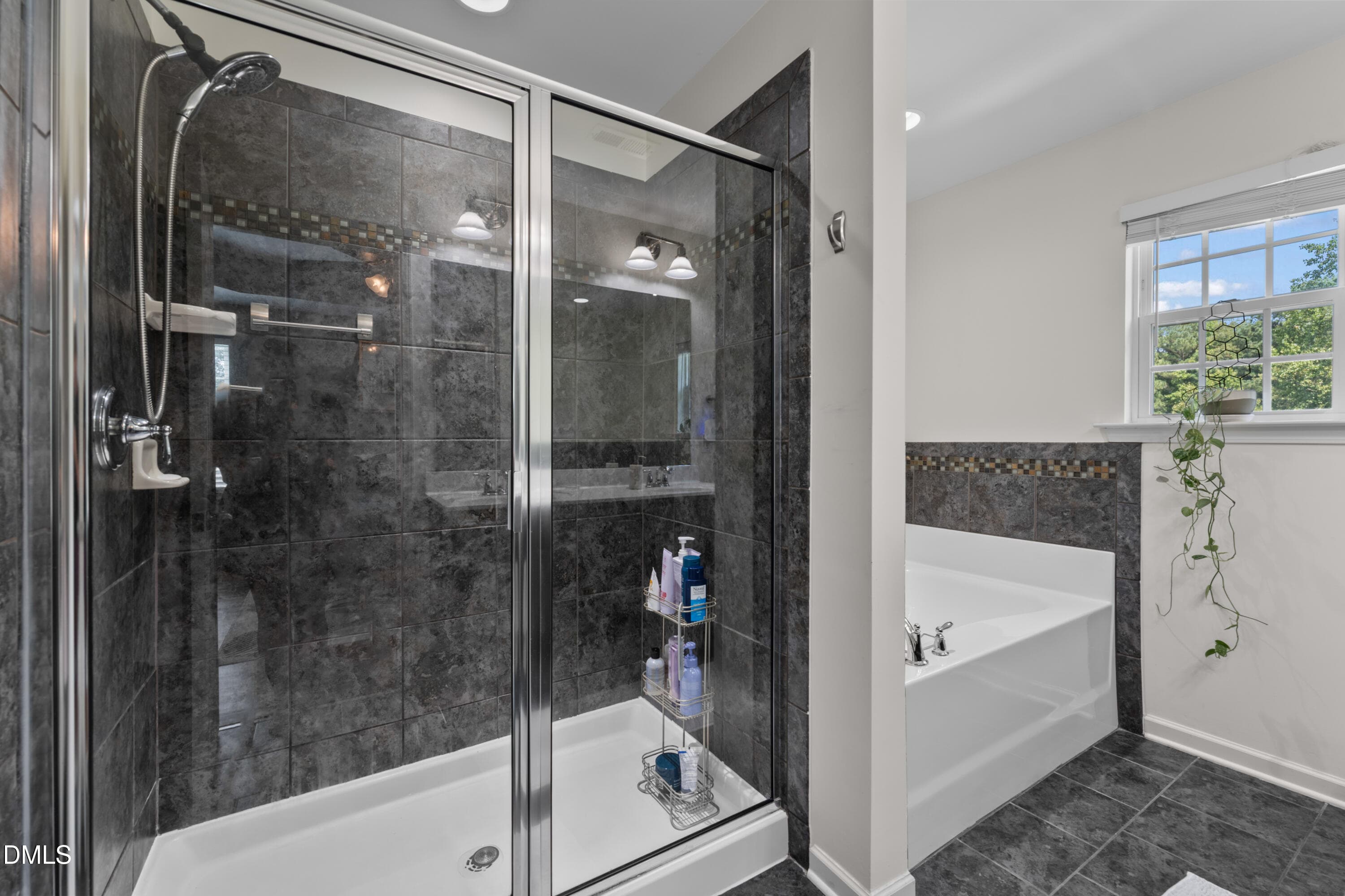 Primary Shower & Bath - 1027 Renewal Place, Raleigh, NC 27603