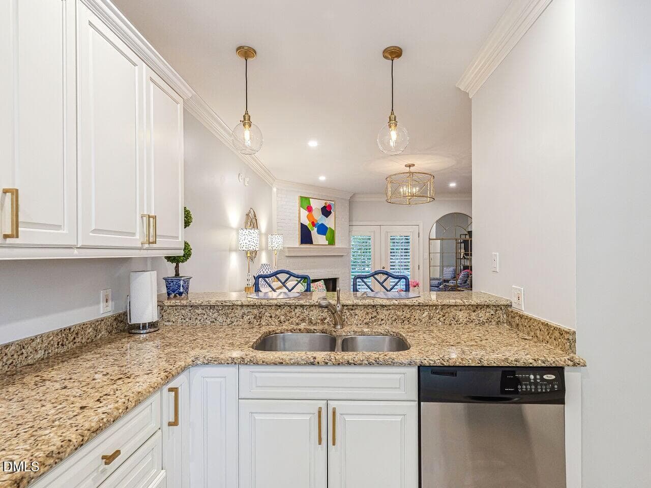 Breakfast bar-kitchen - 1406 Governors Court, Raleigh, NC 27604