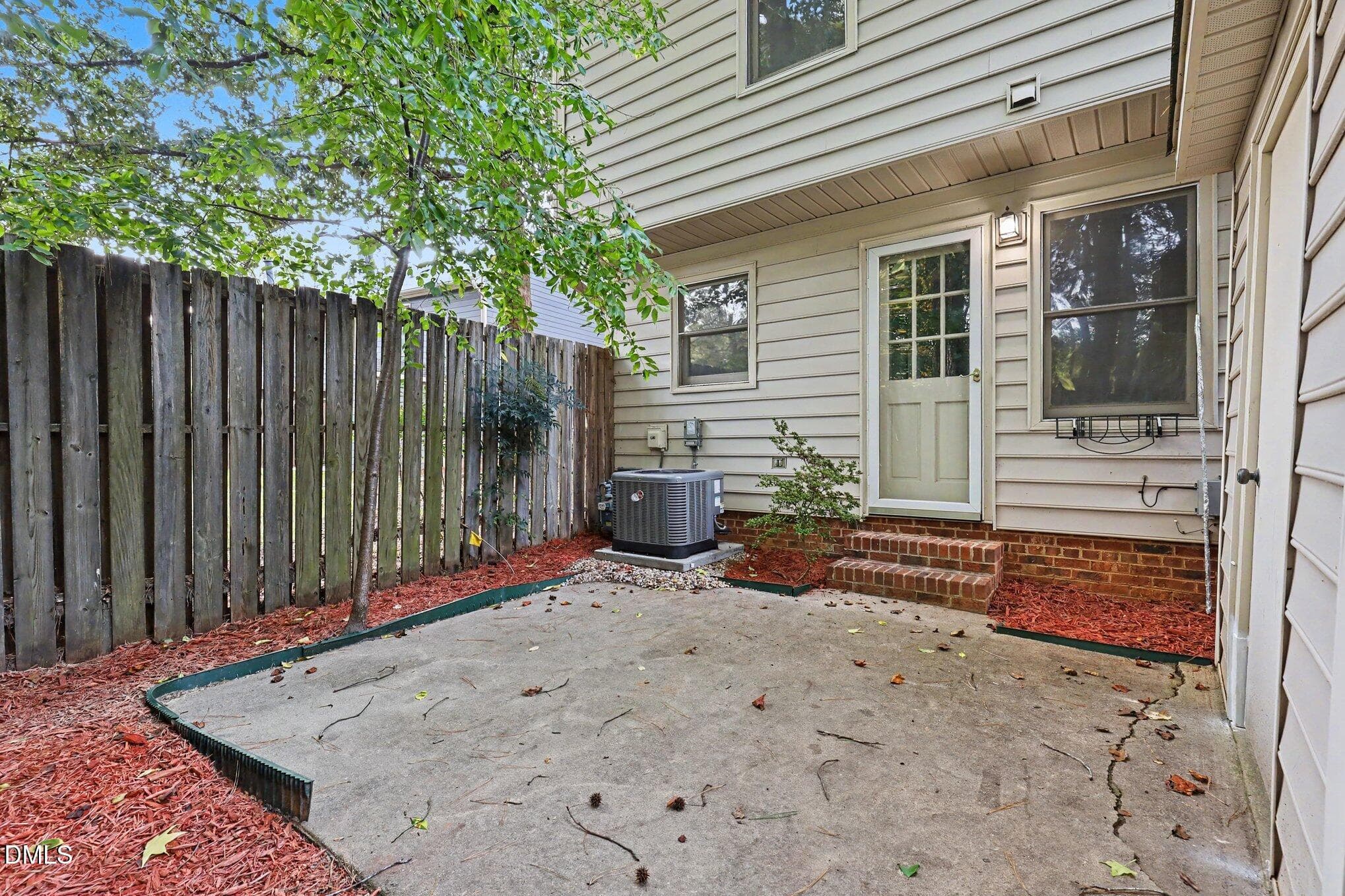 patio/back yard - 5617 Hamstead Crossing, Raleigh, NC 27612