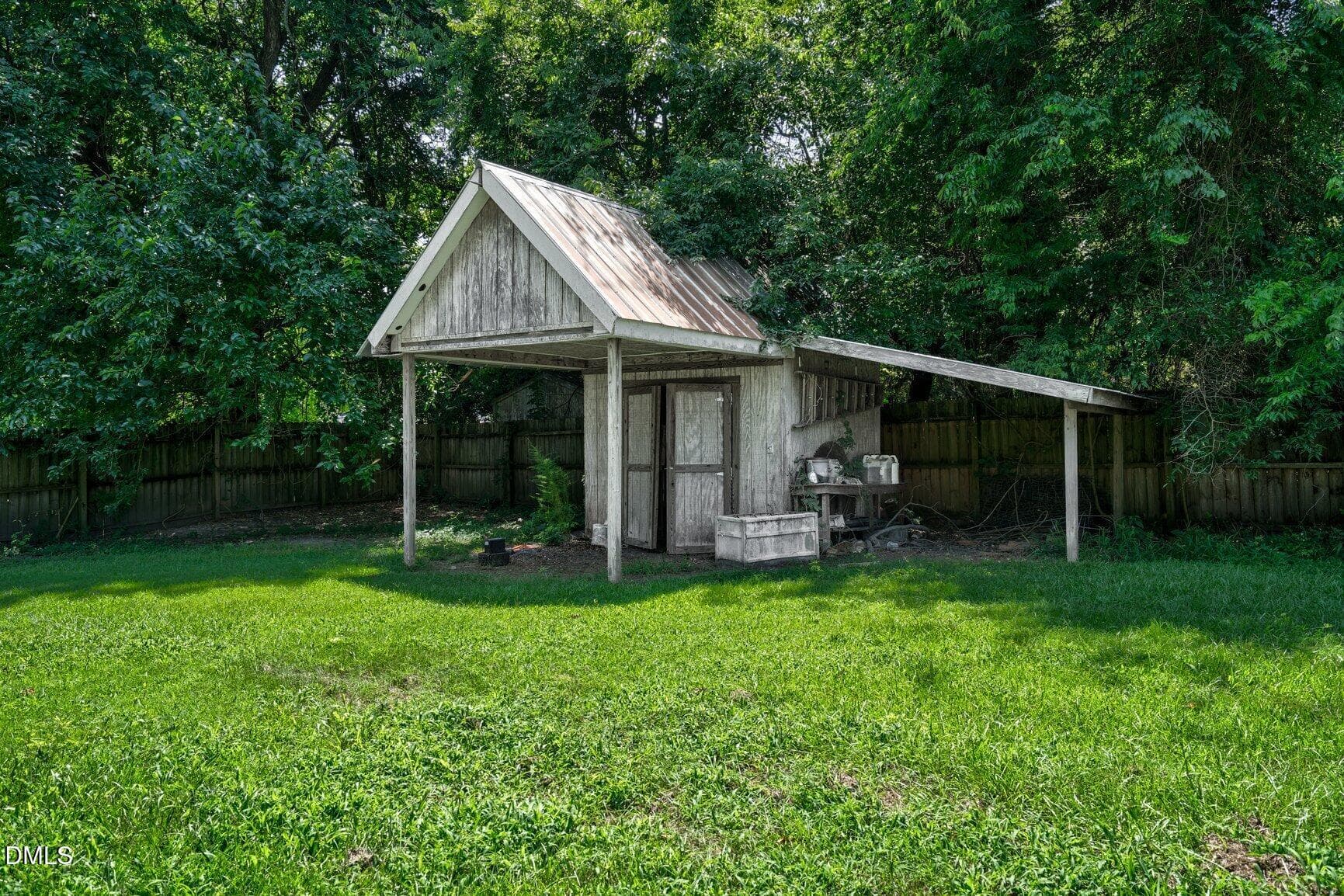 Detached Shed with Lean To - 313 S Howard Circle, Tarboro, NC 27886