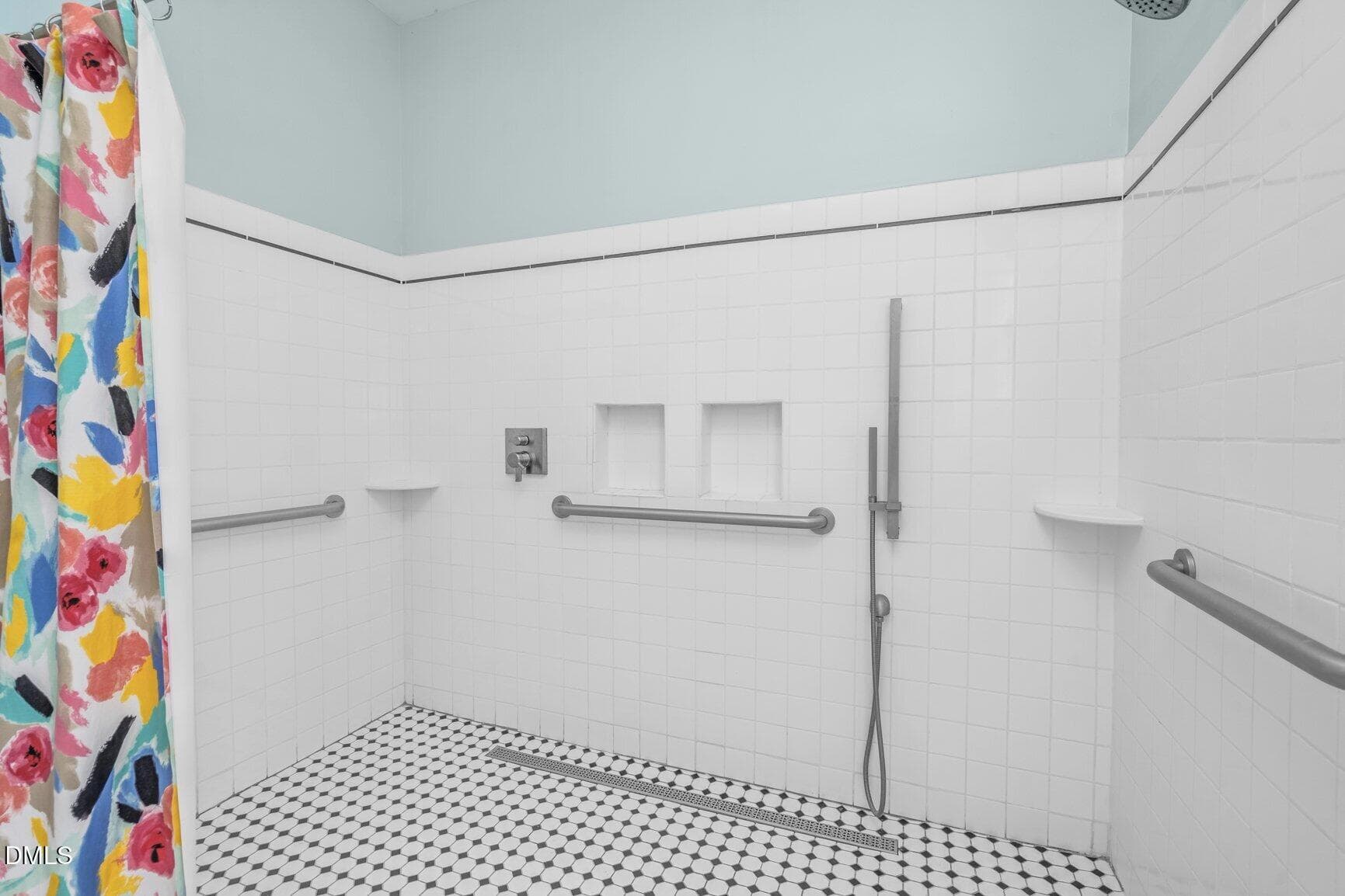 HUGE SHOWER - 313 S Howard Circle, Tarboro, NC 27886