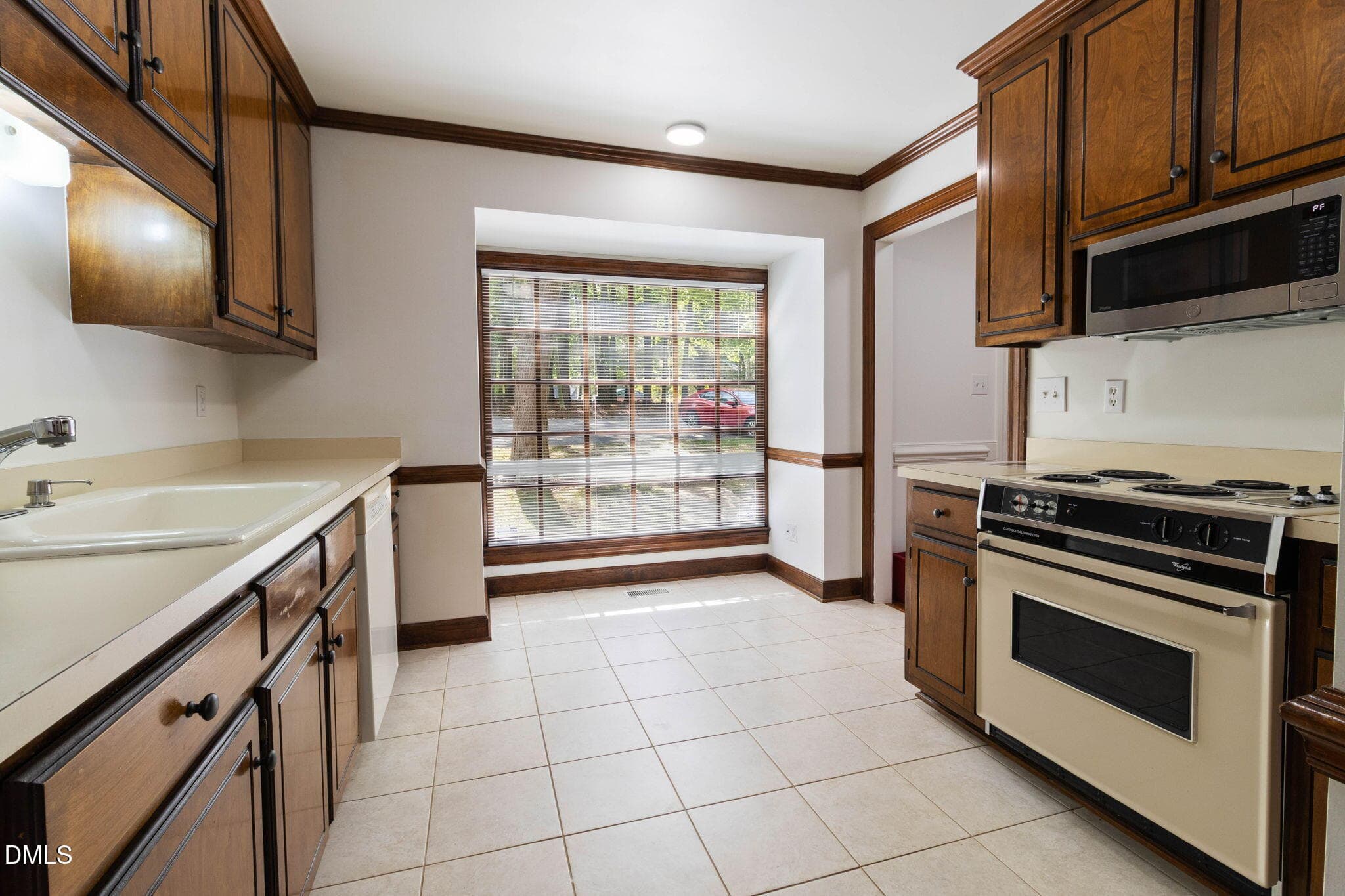 8-web-or-mls-IMG_0377 - 143 Hedgerow Court, Cary, NC 27513