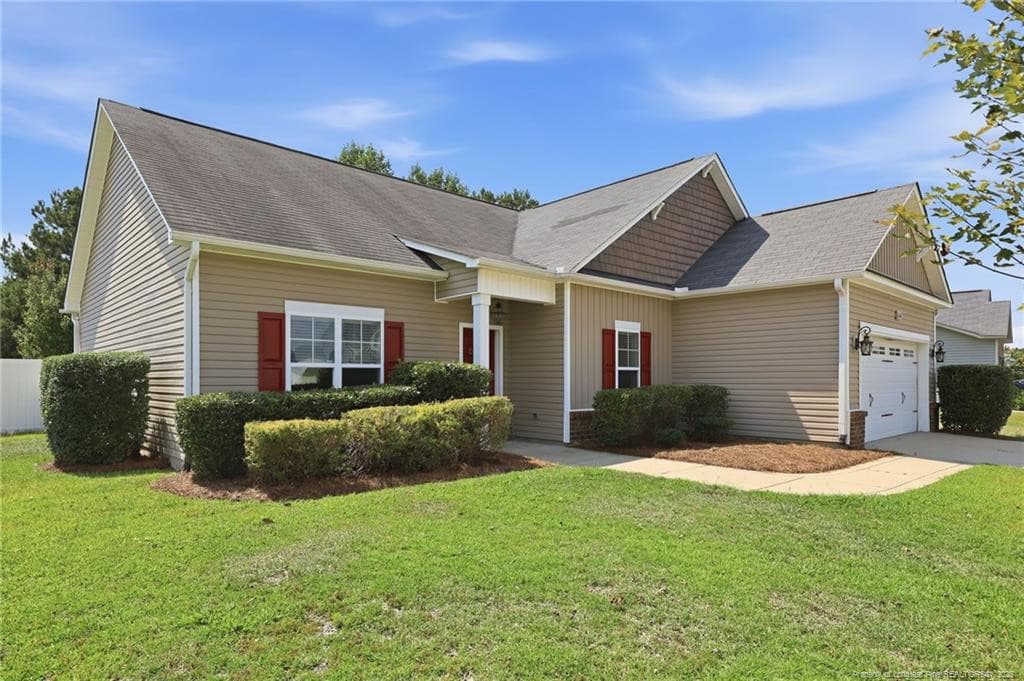 Photo 2 - 634 Collinwood Drive, Raeford, NC 28376